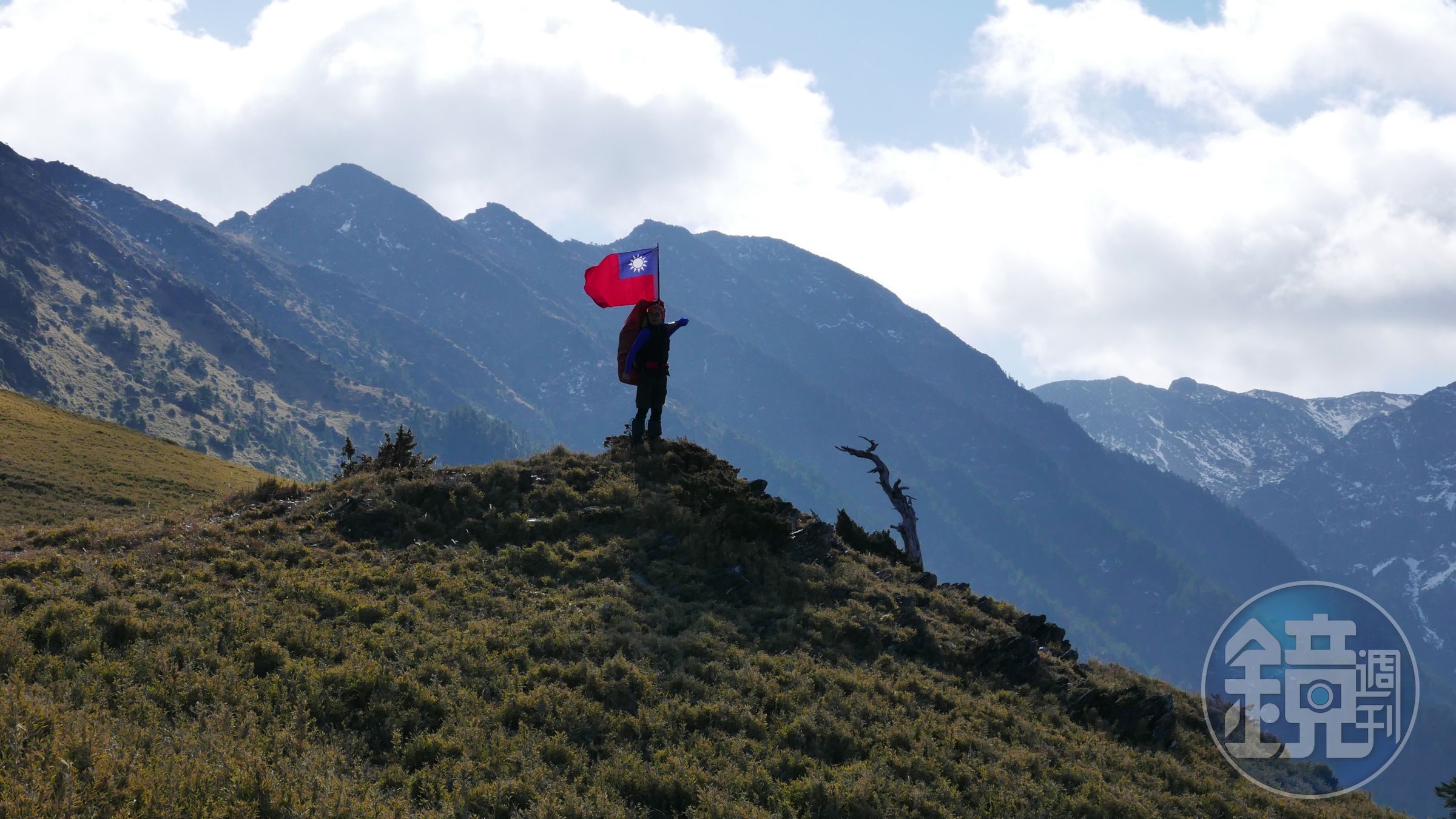 前往南湖大山，進入審馬陣草原，視野廣闊。