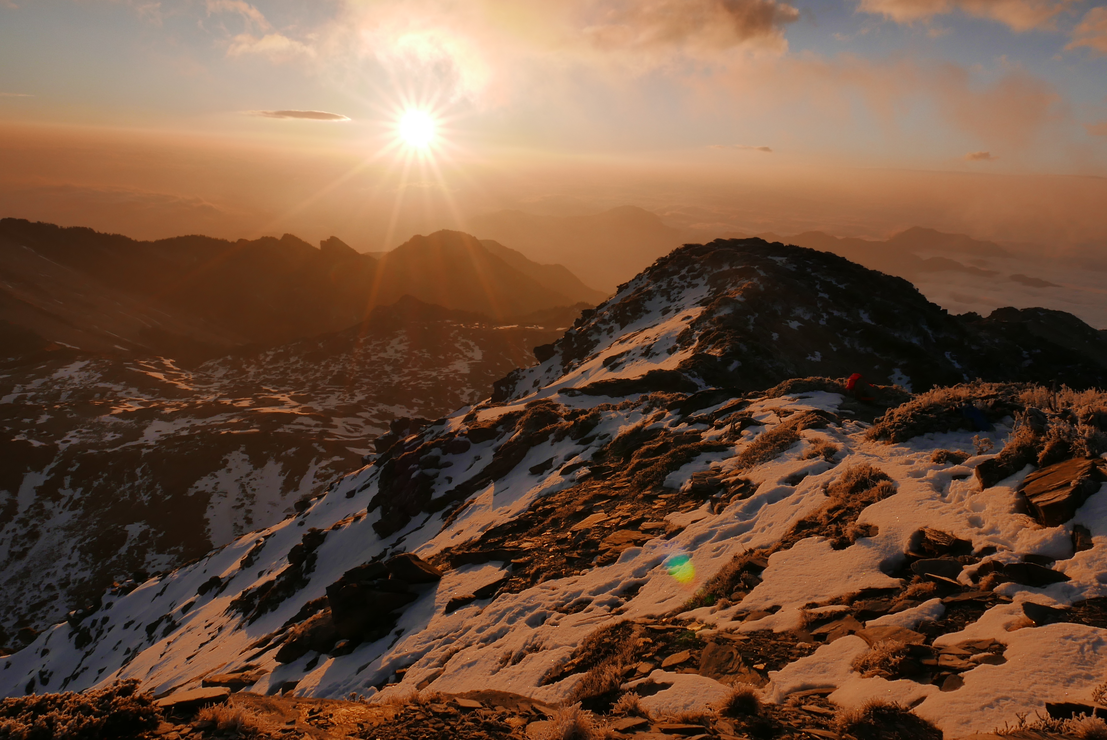 看到南湖大山日出的一瞬，覺得自己身在仙境。