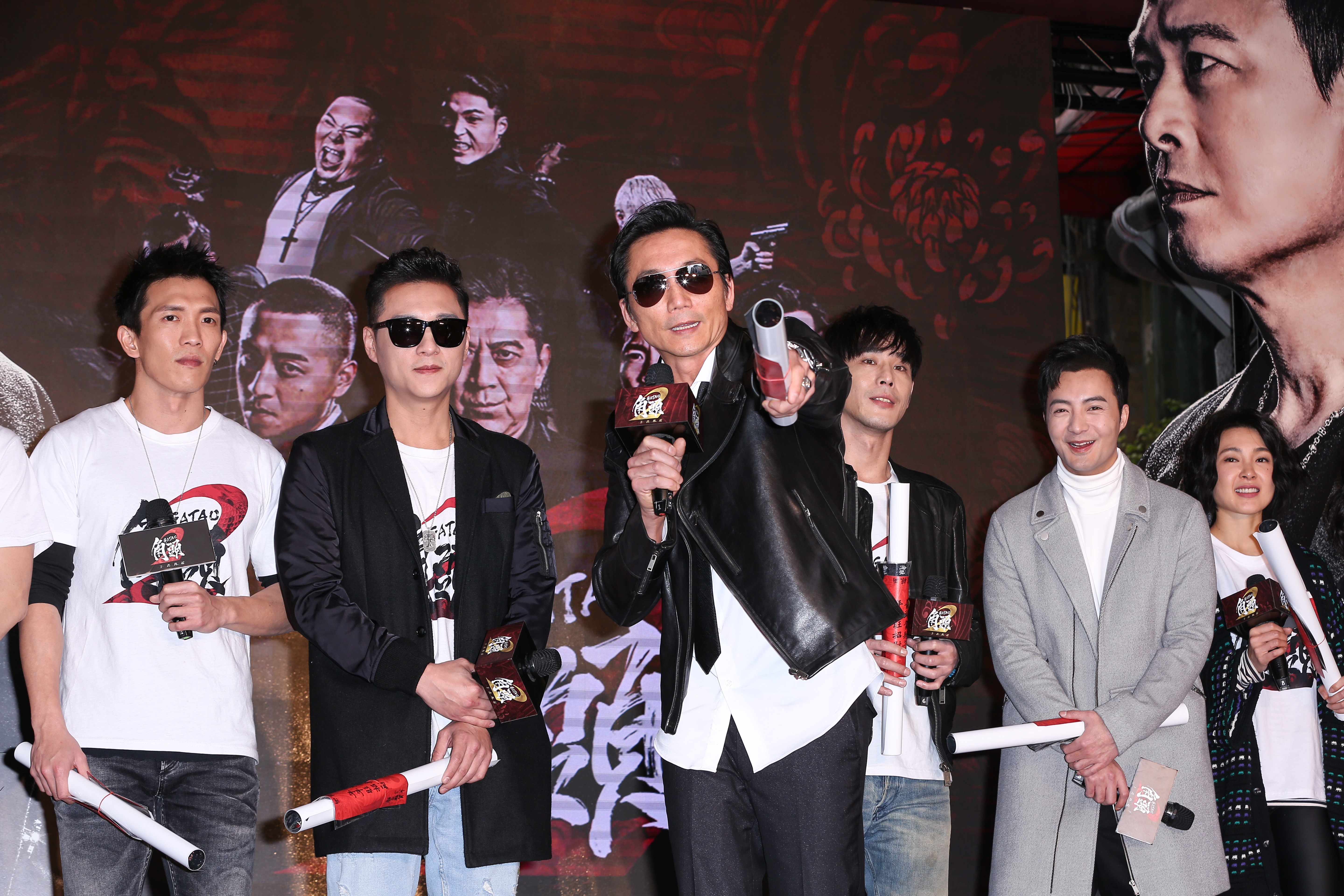 賀歲片《角頭2：王者再起》在西門町舉行粉絲見面會，鄒兆龍不愧是「大哥」，發送海報給粉絲也是霸氣十足，比「常威」還有氣勢。