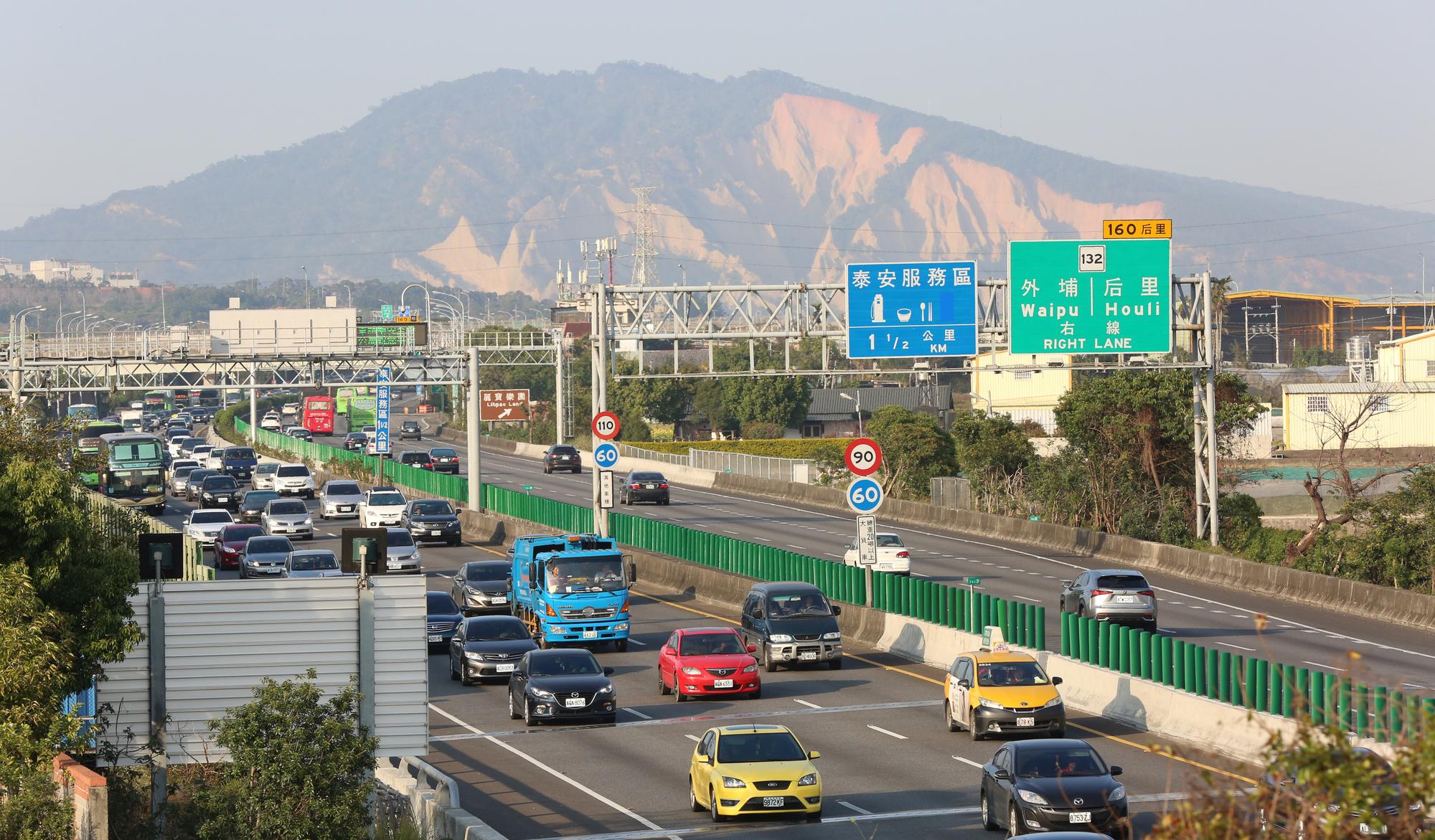 大年初四，今天各國道一早就開始出現北返車潮。