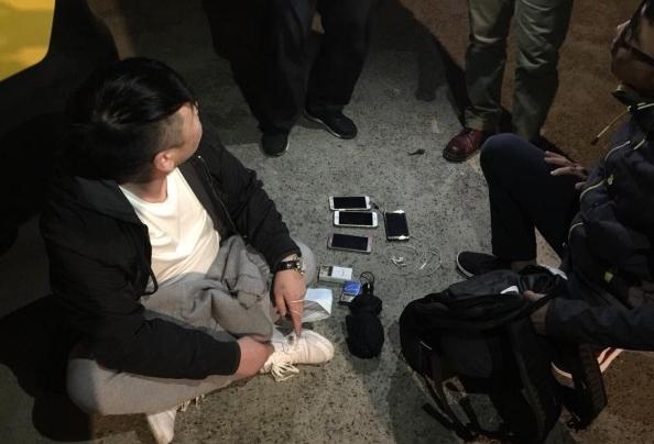 蒙古籍盜賊集團在南陽街準備下手行竊時被警方逮個正著。（警方提供）
