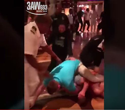 義大利大家族在郵輪惹事幹架,讓全船遊客期待的美好假期成了惡夢。