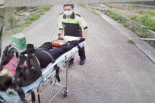 張女遭丈夫槍擊,急救後仍宣告不治。(翻攝畫面)