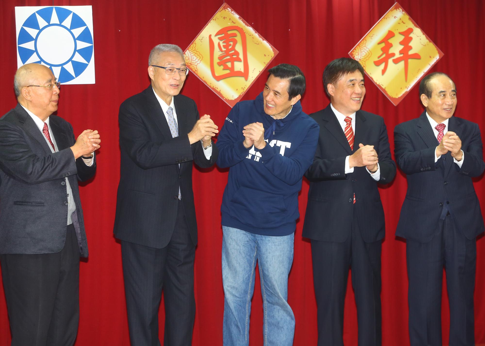 國民黨今舉行新春團拜,吳伯雄(左起)、黨主席吳敦義、前主席馬英九、副主席郝龍斌、前立法院長王金平均出席。