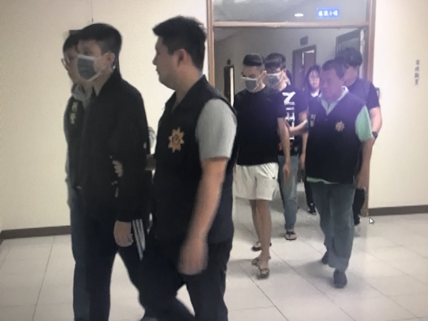 林男想要追討手機錢堵人，卻被對方開槍，還吃上官司。（警方提供）