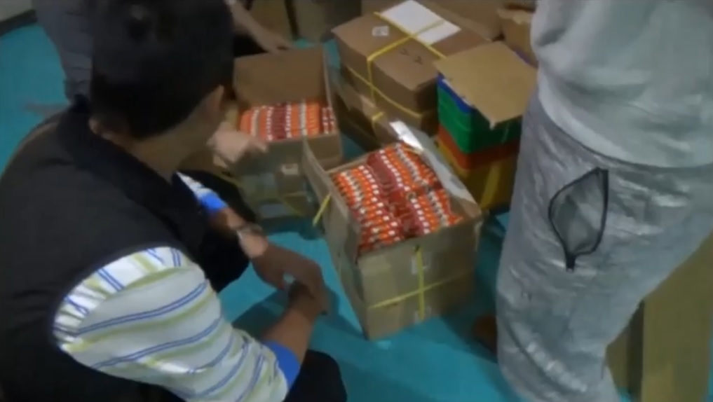 業者進口假UNO，以低廉價格行銷全台。（翻攝畫面）