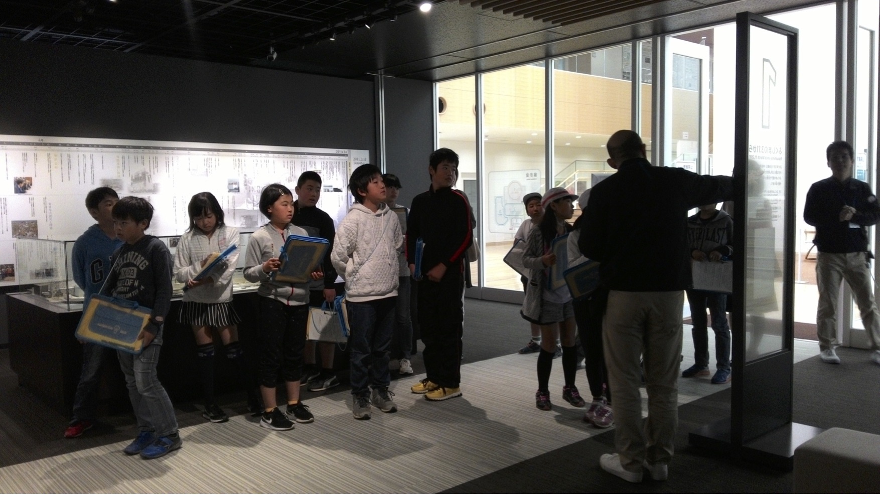 「福島縣環境創造中心」是「學宿」第一站。不僅高中生,小學生也踴躍參加。