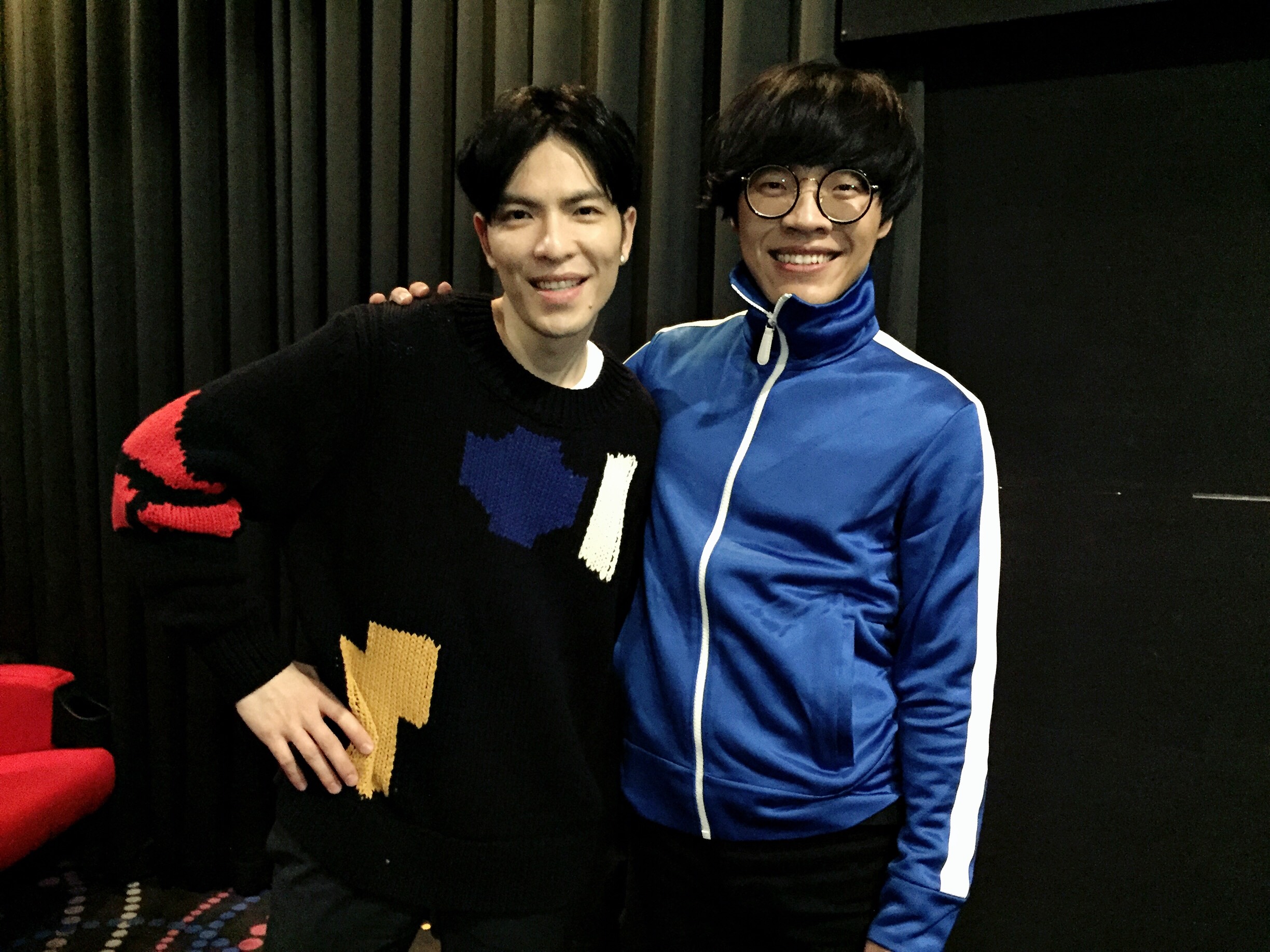 蕭敬騰與廣盧仲兩個都是出名「省話」，好友新戲上映，老蕭二話不說包場支持。（氧氣電影）