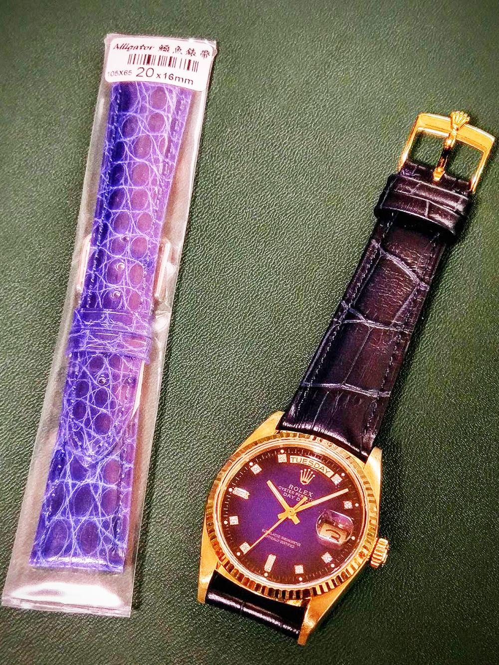 皮革錶帶可視為消耗品，視使用習慣得不定時更換。皮帶怕水，切勿直接浸泡在水中清洗。皮帶錶款一經佩戴，筆者通常會每日以不含酒精與香料的濕紙巾，擦拭皮帶內外側後再以棉布吸乾。若髒污嚴重可以中性清潔劑清洗，再以乾布除去水份。請勿以曝曬或熱風方式乾燥錶帶、自然陰乾即可，以免皮革龜裂。
