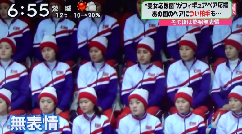 北韓啦啦隊清一色高顏值正妹，在美國選手上場時非常有默契地收起笑容。（翻攝自ヨム ヨムYouTube）