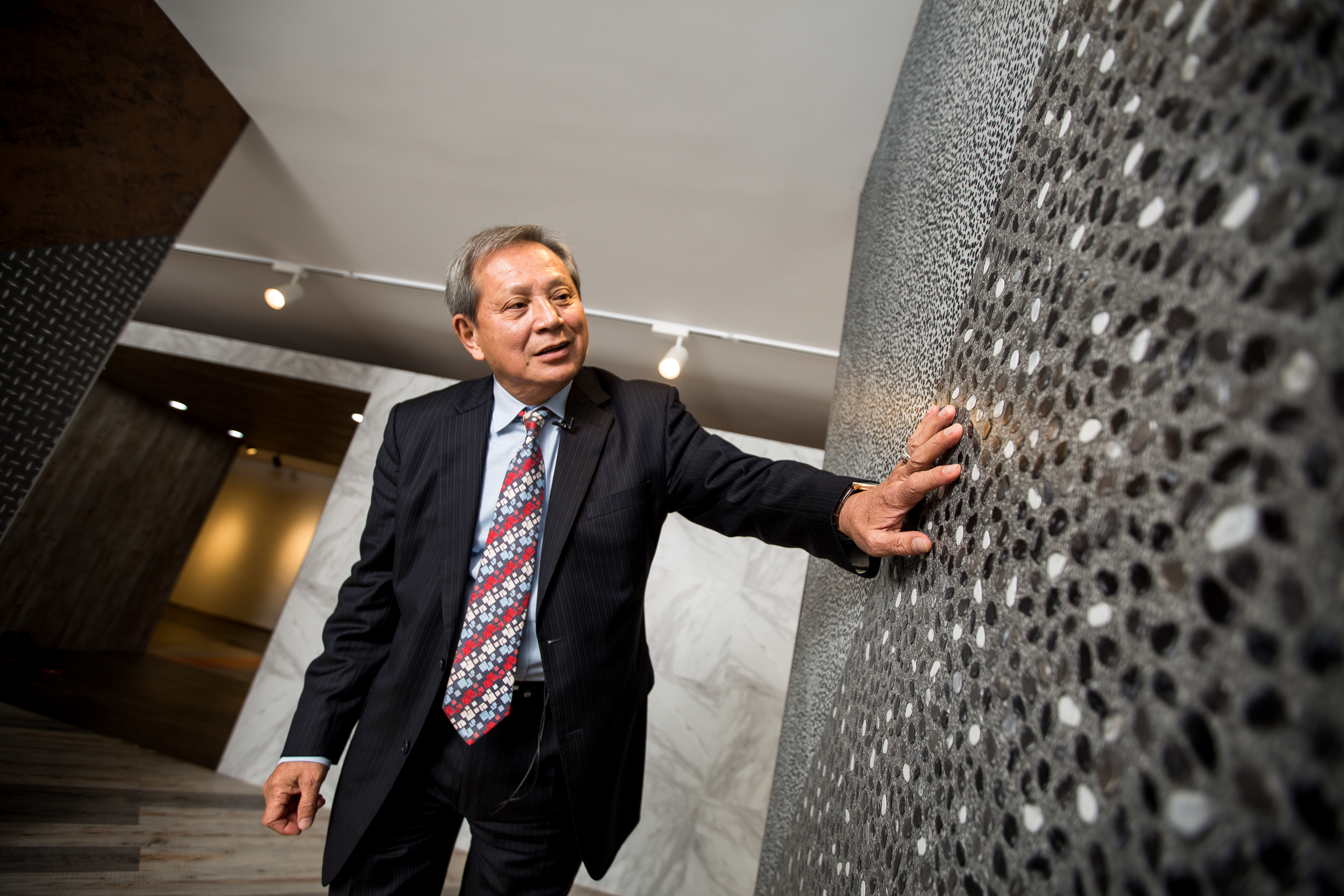 美喆獨特的立體塑膠地磚，是陳本源與太太某次休假回台得到的靈感。