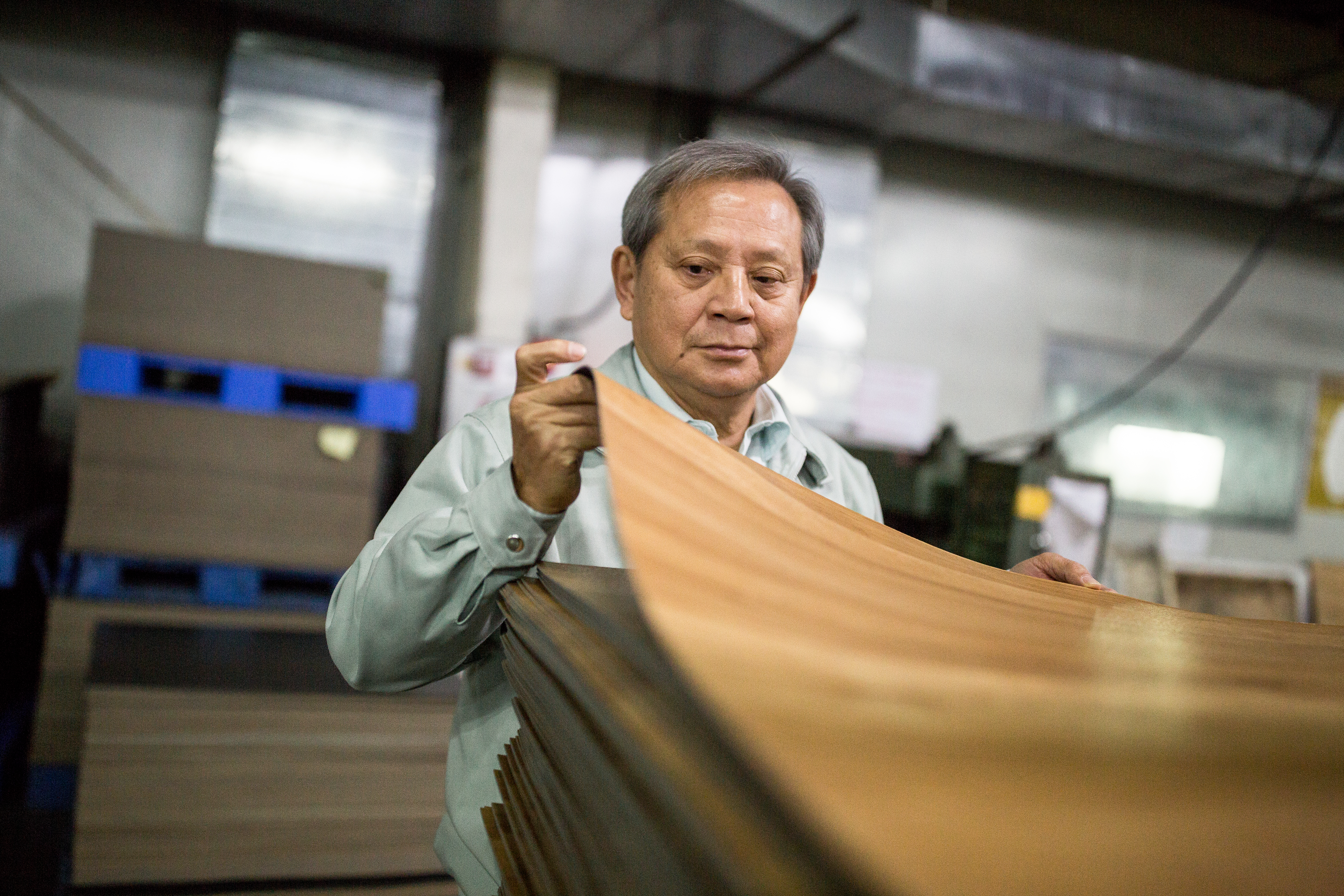 陳本源對工作專注認真，被員工形容，人還在樓上辦公室辦公，光聽樓下設備運作聲音，就能聽出問題。