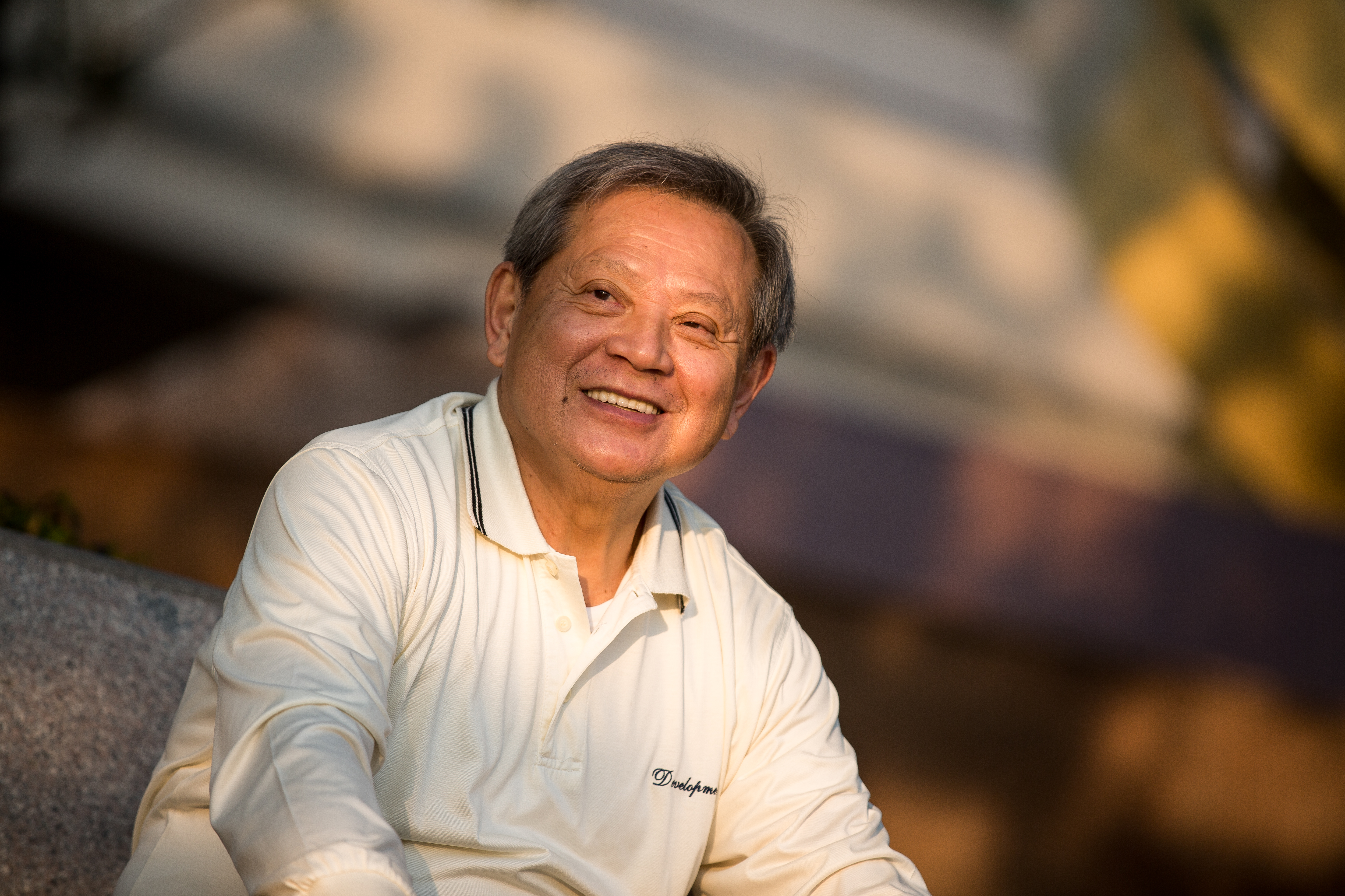 陳本源曾是抽了近50年、1天2包菸的老菸槍。