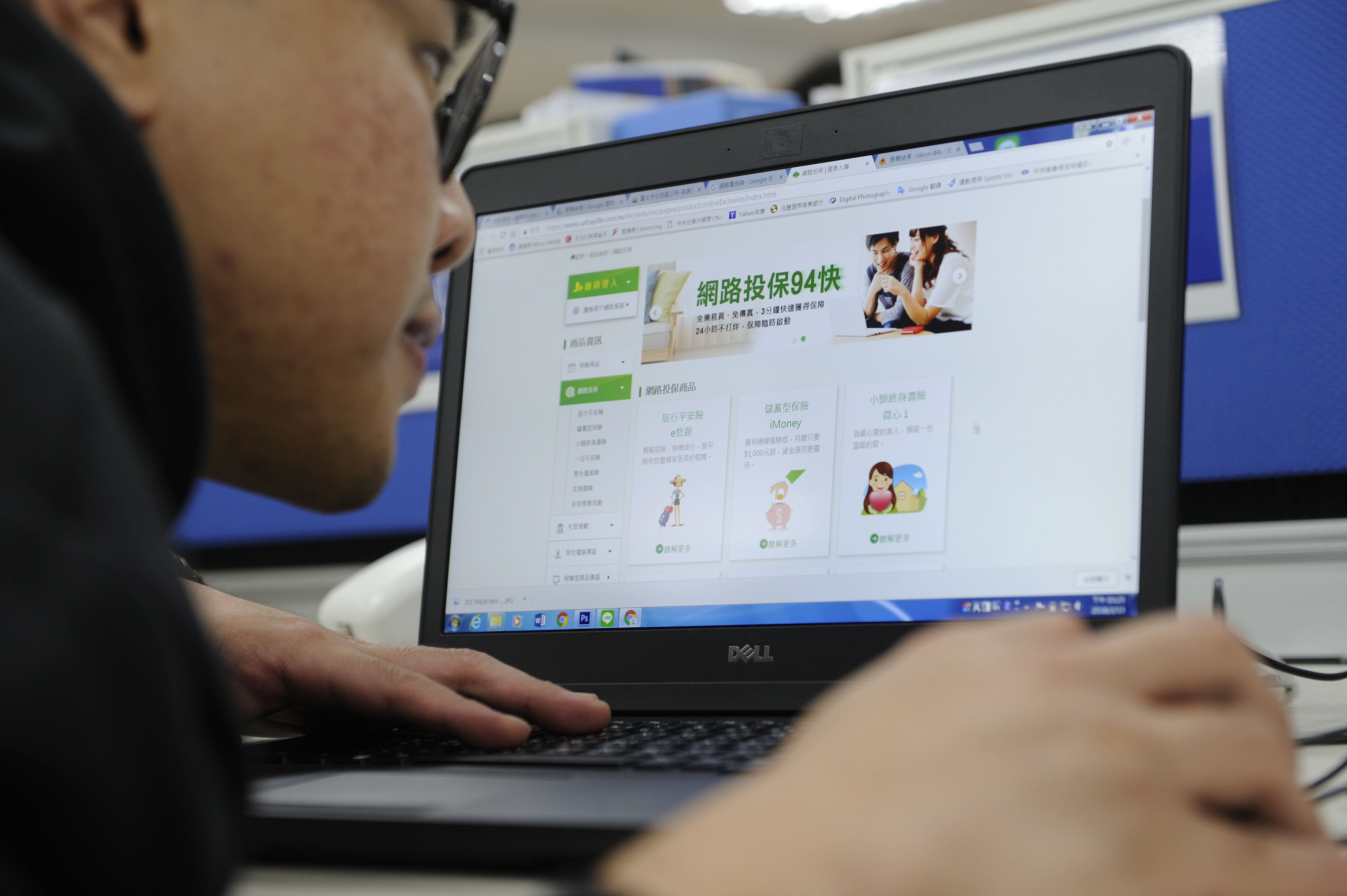 隨著金管會開放網路投保業務，有愈來愈多民眾喜歡利用網路買保單。