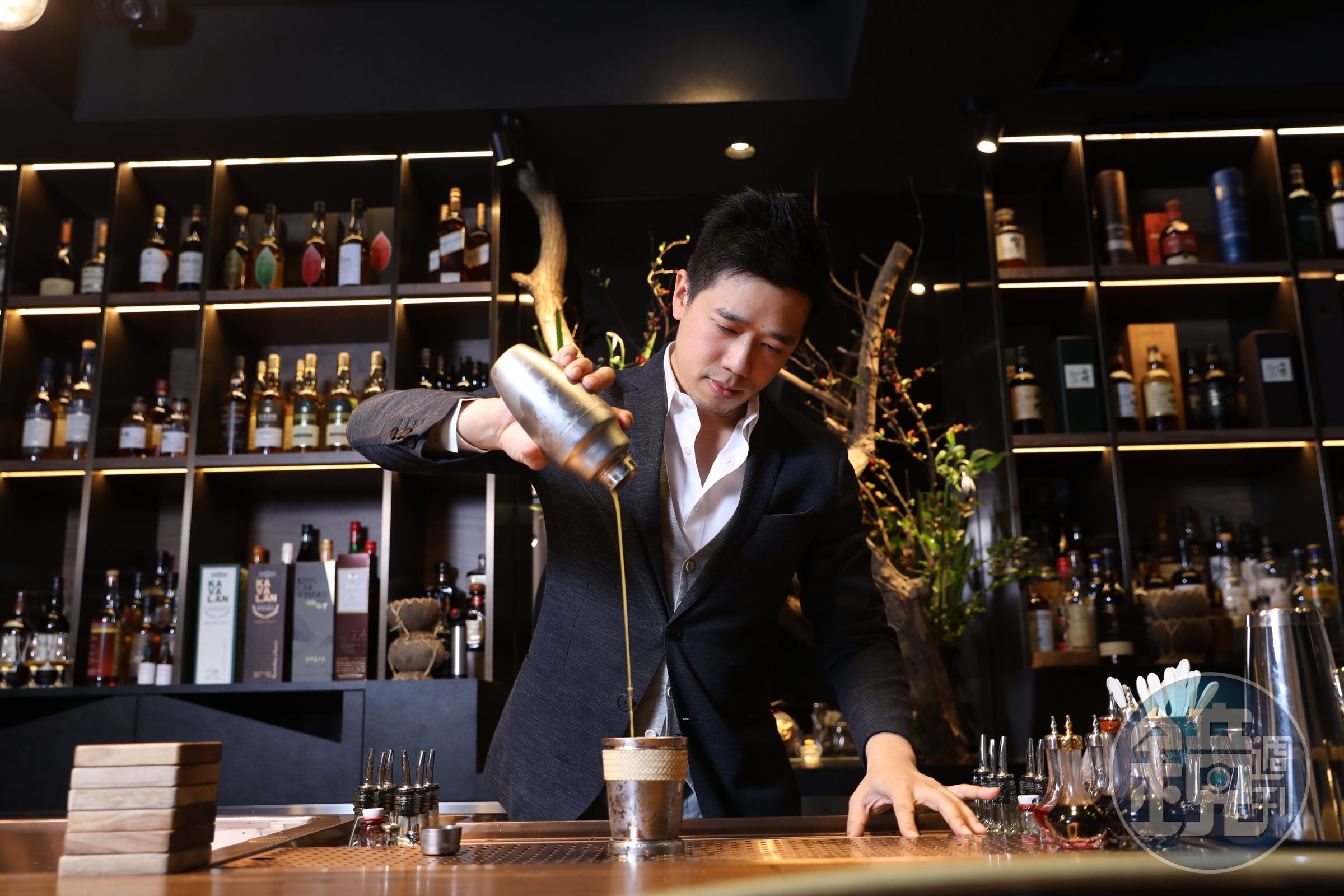 調酒師Nick終於開出自己的酒吧，人生高速運轉，他的堅持令人超佩服。