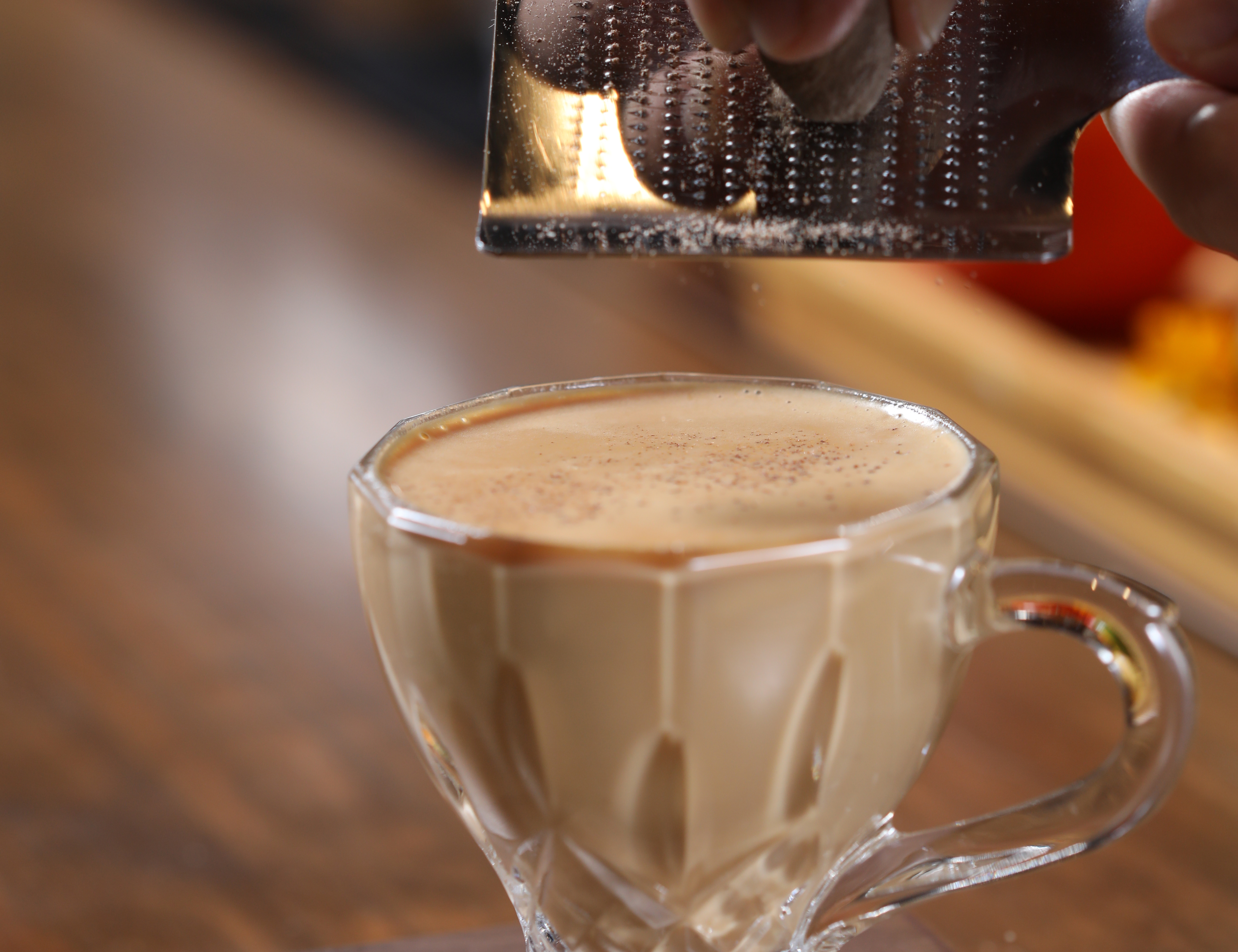 「暖暖香料沐奶茶」落喉蜜甜，酒感偏厚。（450元／杯）