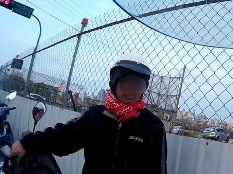 鍾姓通緝犯酒後駕車，冒名酒測被警方識破，罪加一等。（警方提供）