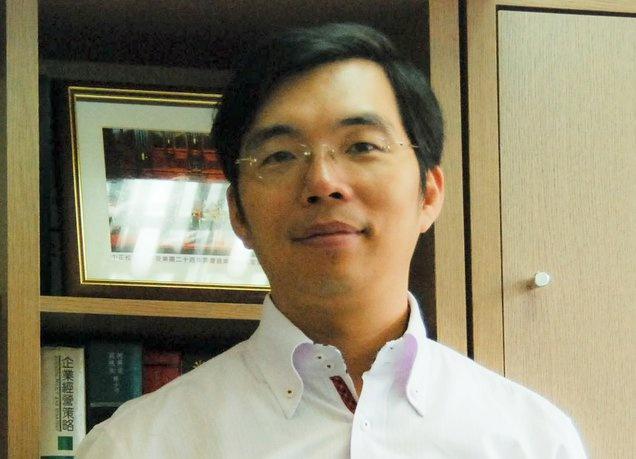 民進黨新聞輿情部主任孟義超今酒駕肇事被警方逮捕。（翻攝自孟義超臉書）
