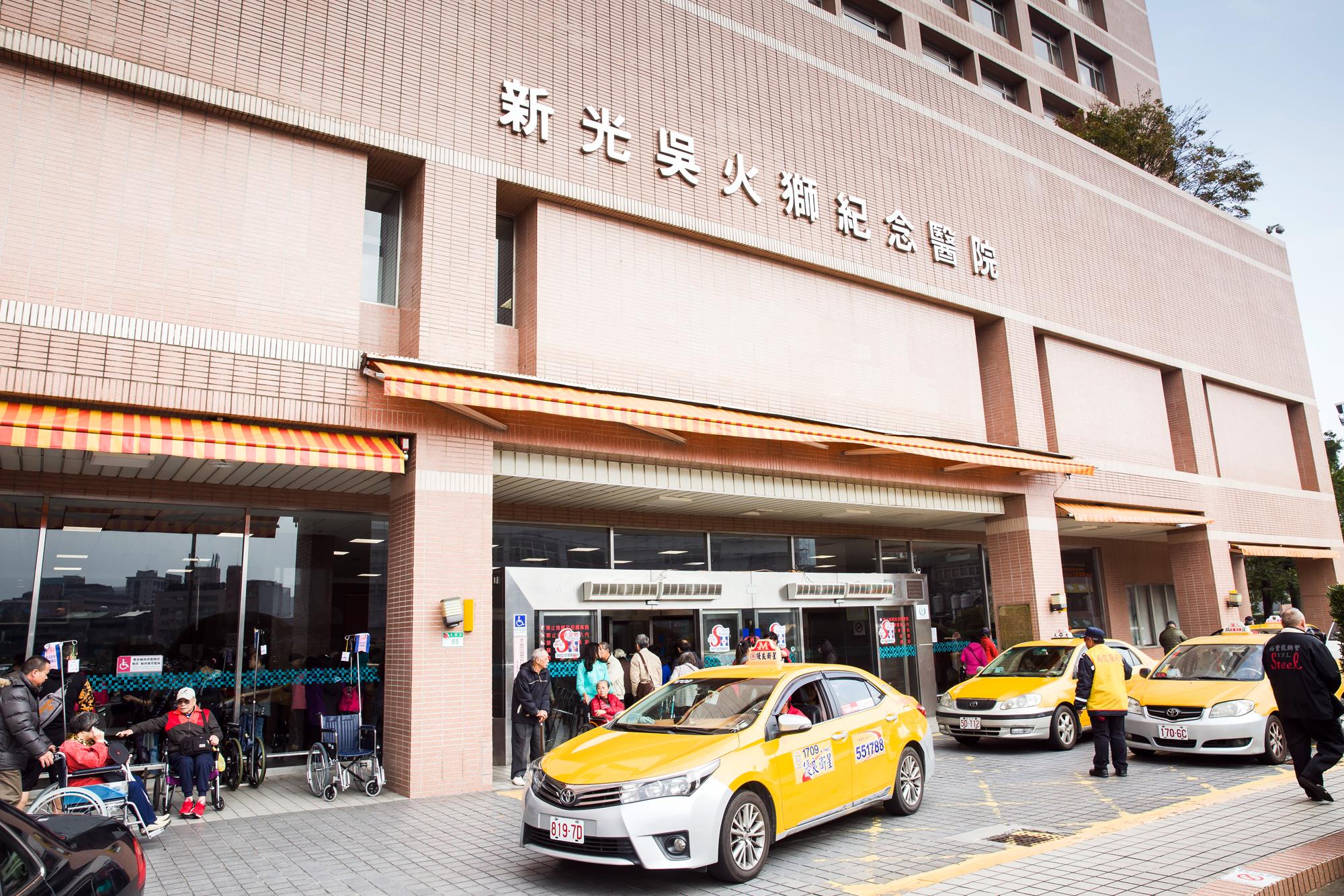 長庚風暴發生後，衛福部積極推動醫療法修法，並增設「長庚條款」，新光金董事長吳東進跟著遭殃。