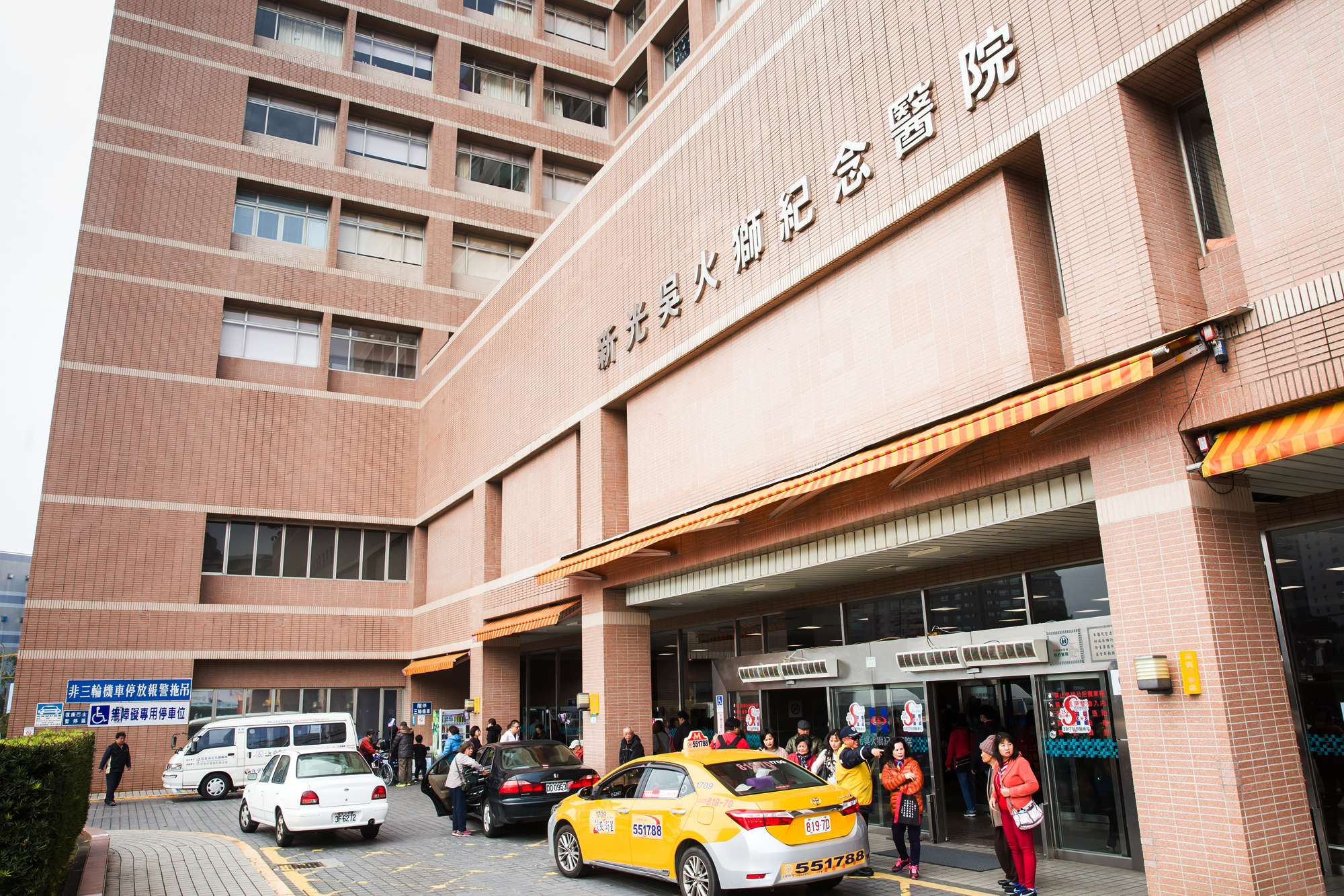 新光醫院是新光金、新紡、新光保全和大台北瓦斯的大股東，也是吳東進控新光集團的重要法人。