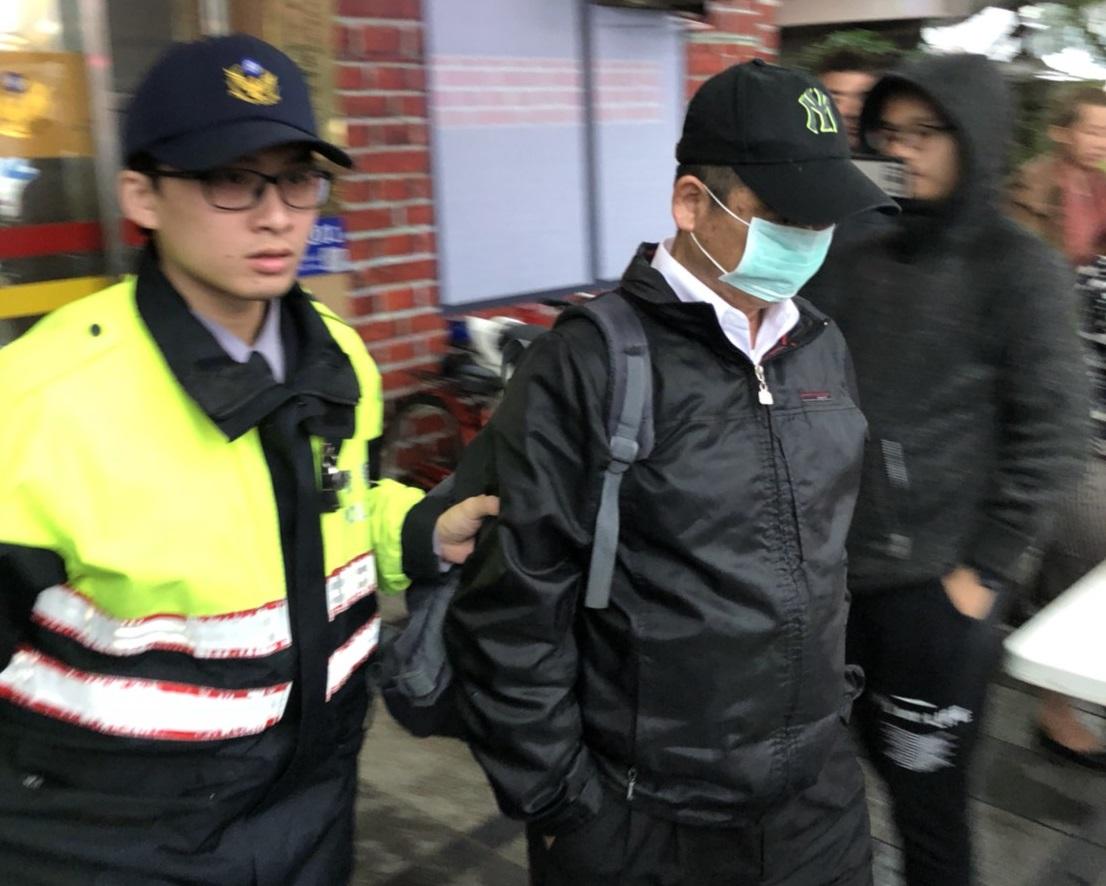 章姓男子疑因性病治療糾紛,憤而持刀怒刺萬華康定路皮膚診所的陳姓醫生。(警方提供)
