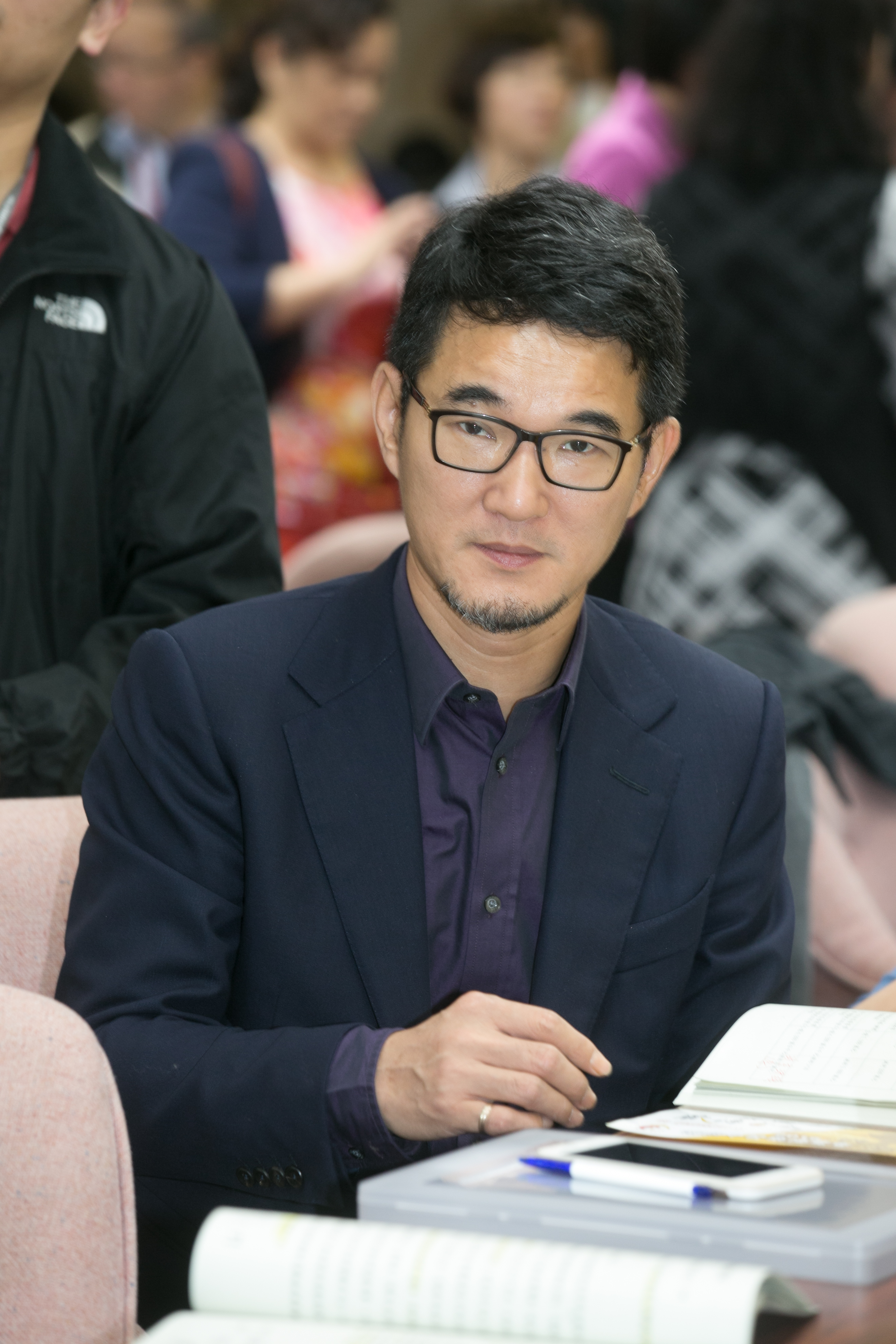 民進黨立委林淑芬、劉建國都因為《勞基法》修法時跑票，被迫離開衛環委員會。