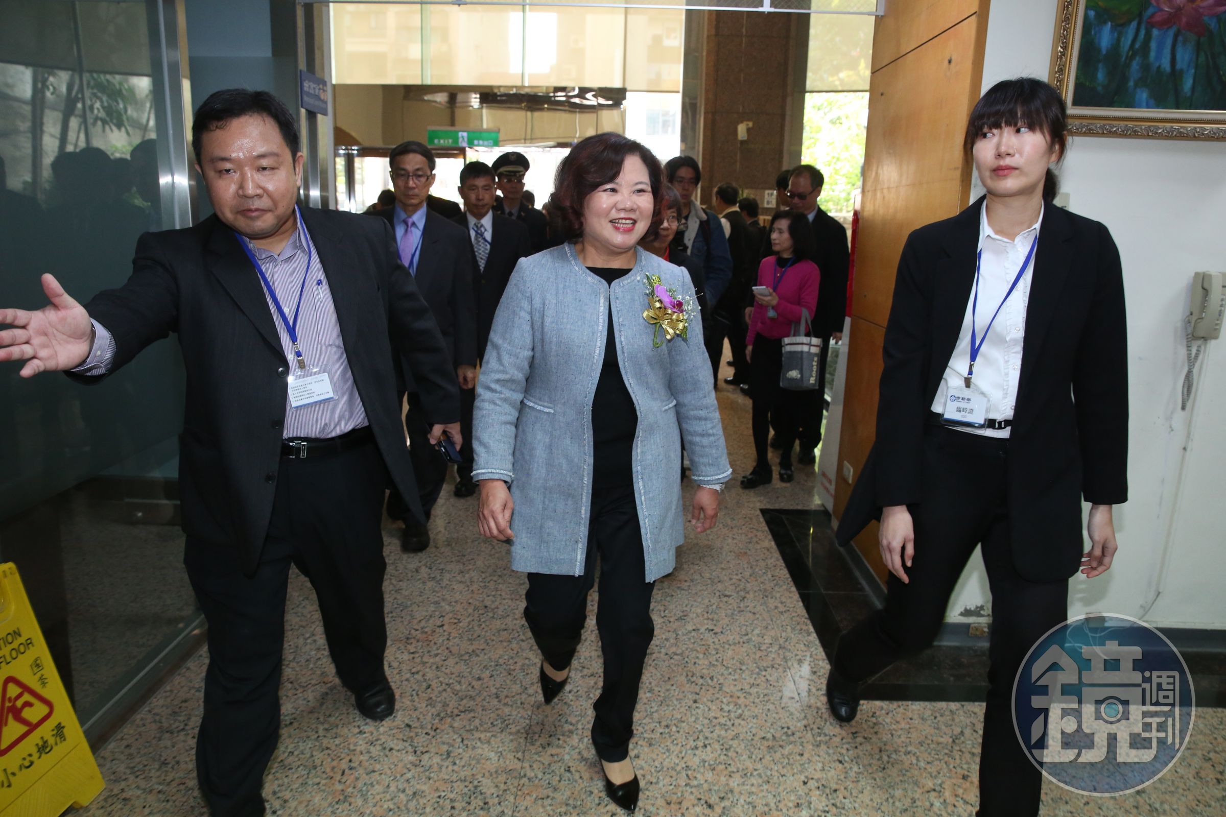 新任部長許銘春表示「交接典禮結束就是戰鬥的開始」，強調勞動部會是勞工的護身符，不會讓專業遭架空。