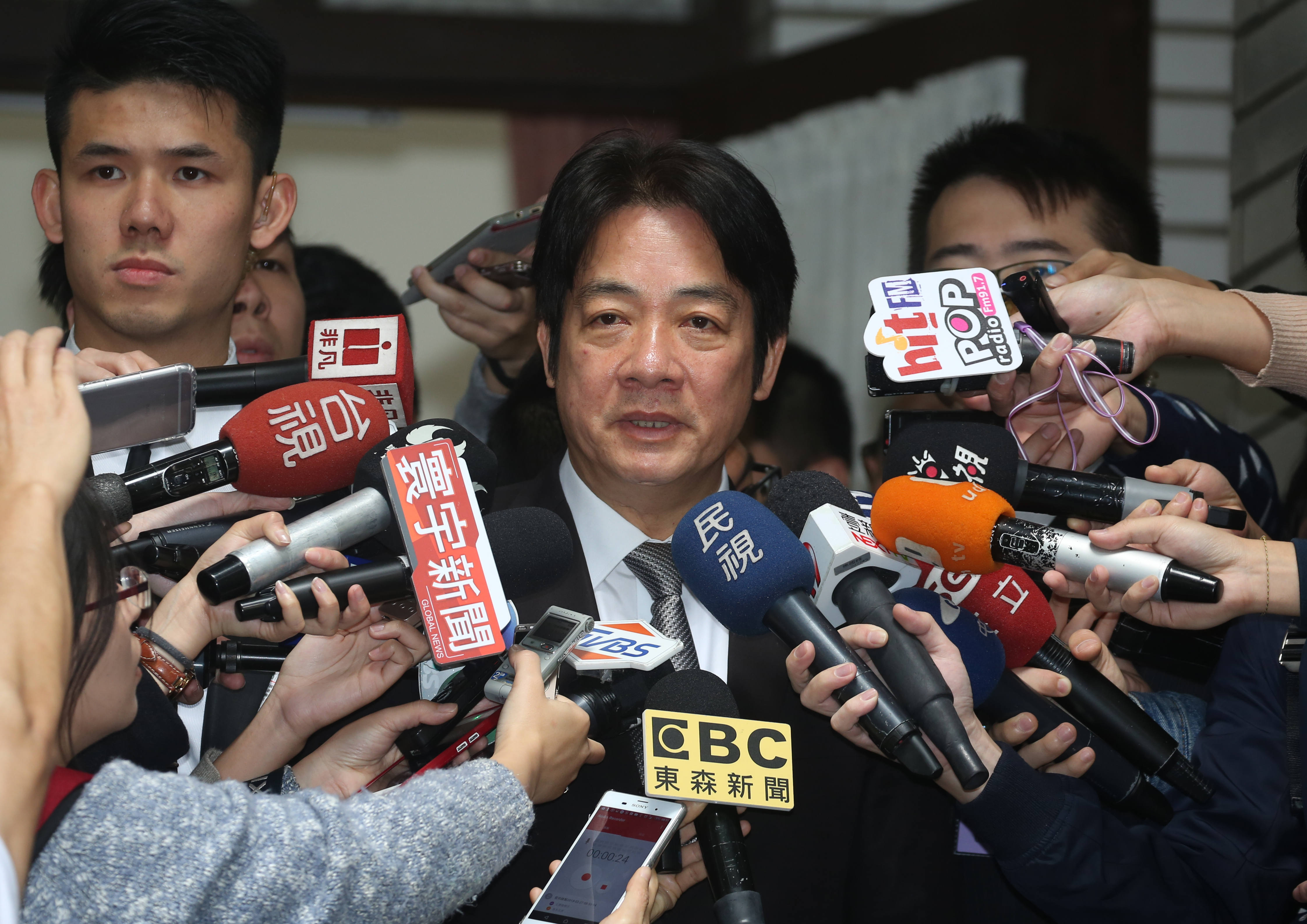 行政院長賴清德今早受訪時表示衛生紙供應正常，呼籲民眾不用恐慌。