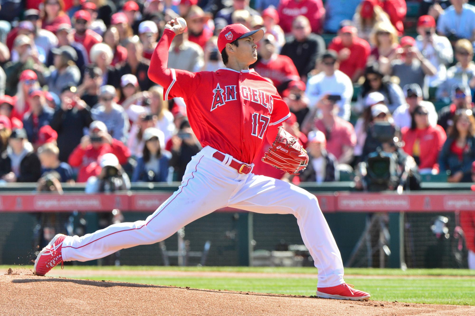 大谷翔平2天前在春訓初登板投球，先發1.1局被敲出2安打。（東方IC）