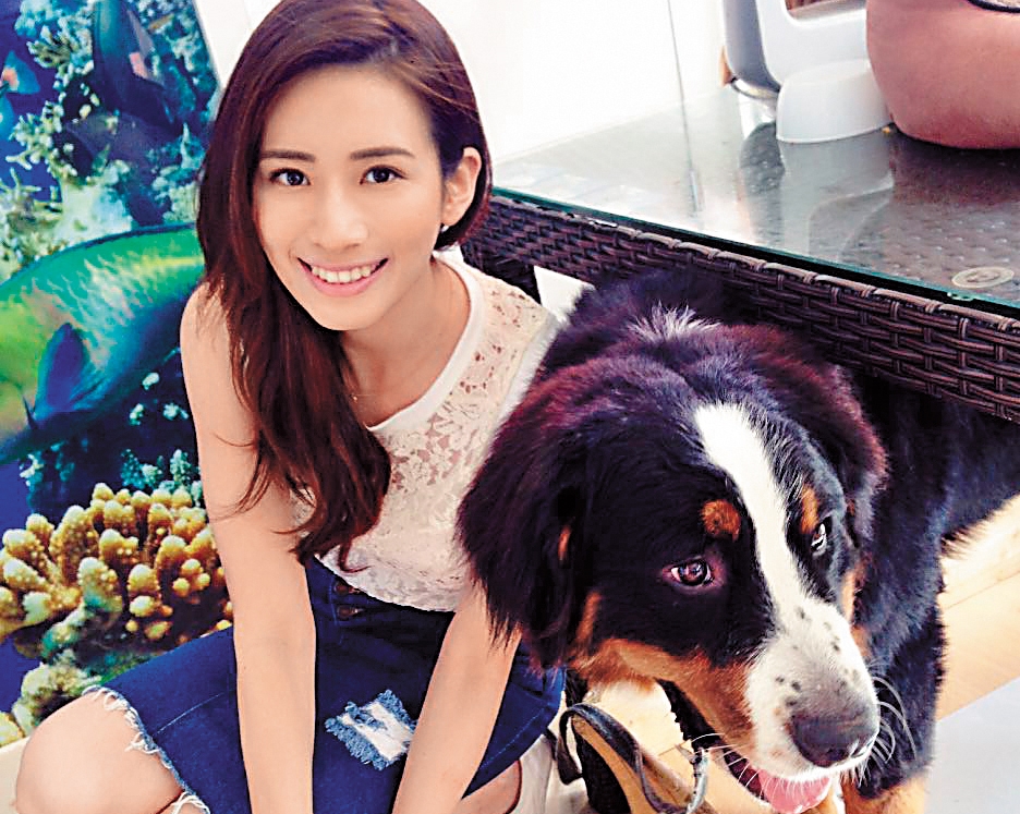 之前趙岱新是空姐，因傷退役，後來在主播檯又播出了自己的一片天。（翻攝自趙岱新IG）