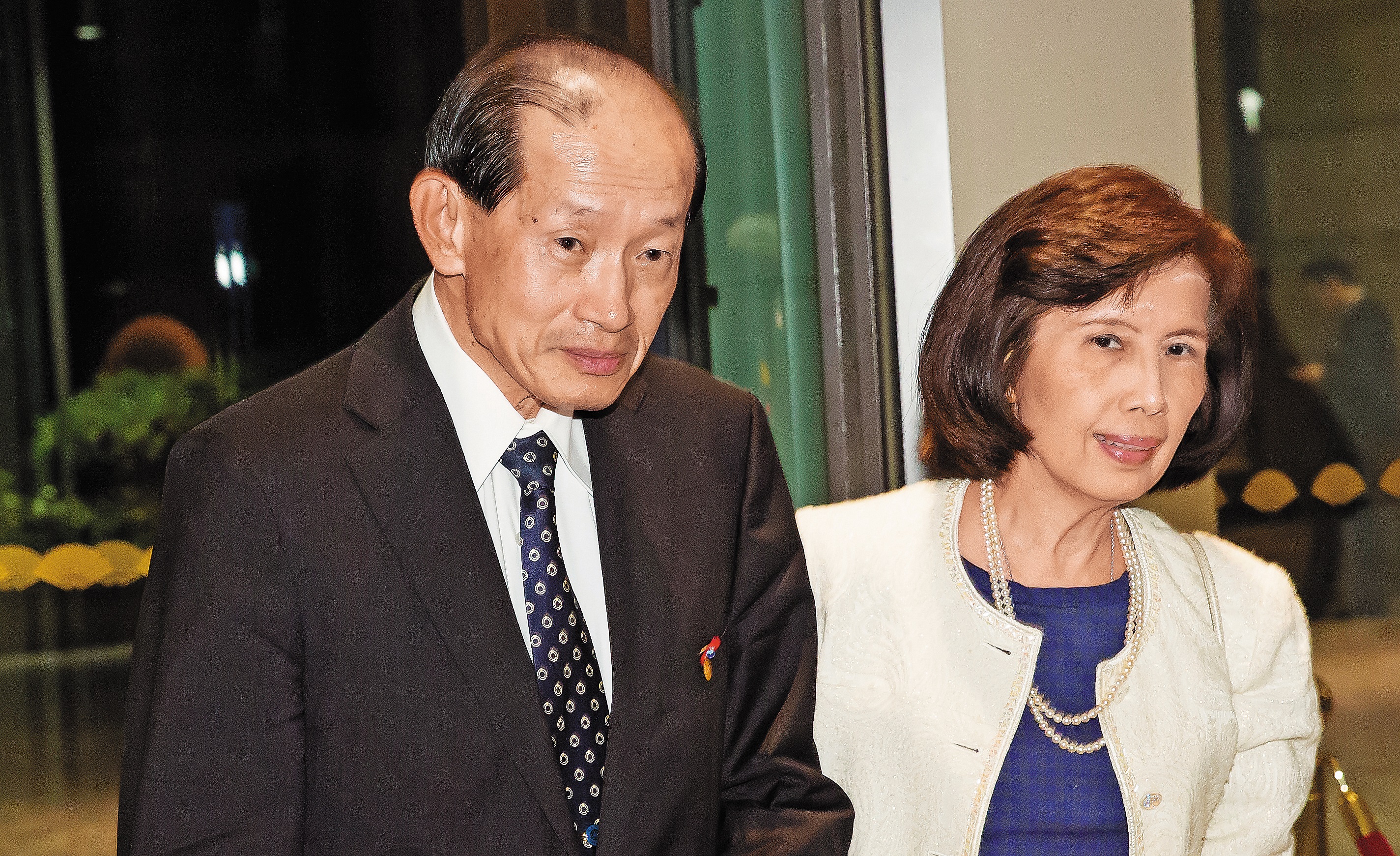 大同市場派欲爭經營權，一旦買股過半，加上公司法修法，即可召開股東會拉下林蔚山（左）及林郭文艷（右）。