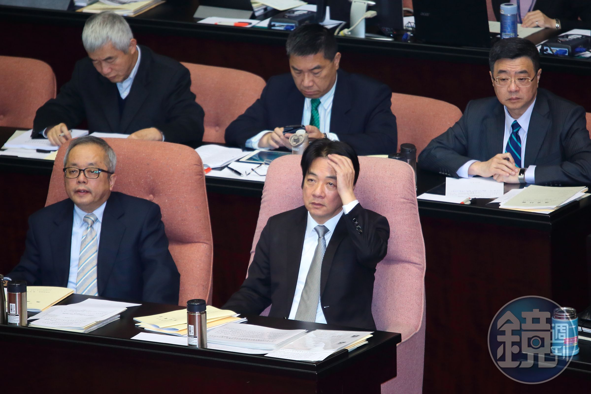 賴清德受訪時證實，原訂本週四行政院會就要討論的軍人年改相關法案，已在昨天決定延後處理。