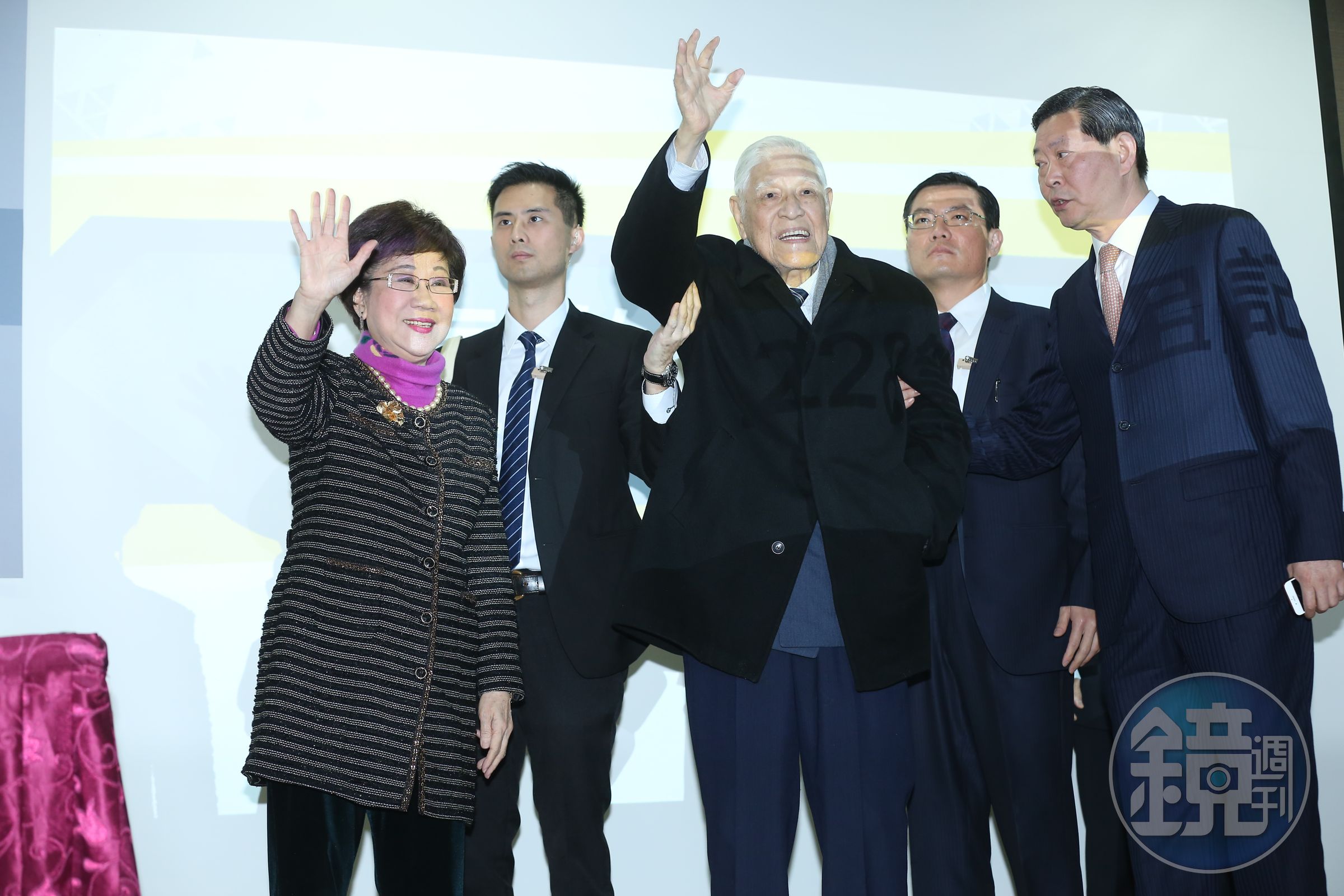 前總統李登輝（右3）、前副總統呂秀蓮（左1）都出席喜樂島聯盟籌組記者會。