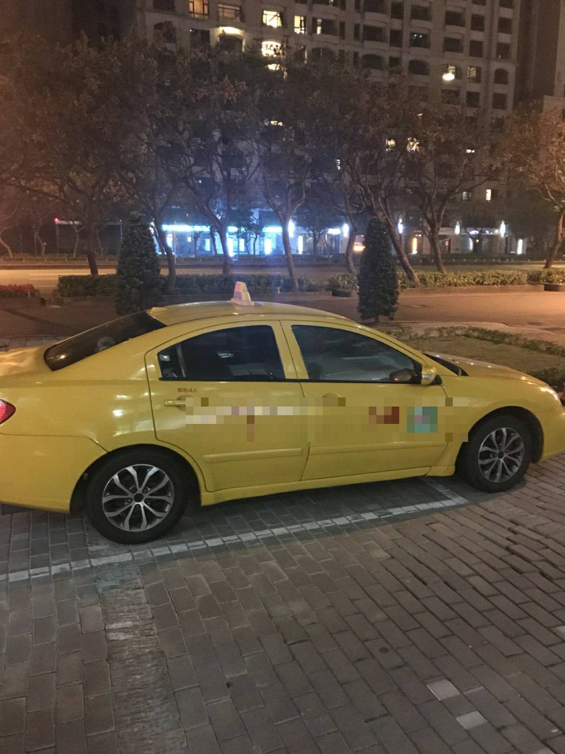 郭嫌27日一早搭乘計程車特地從高雄北上。（信義分局提供）