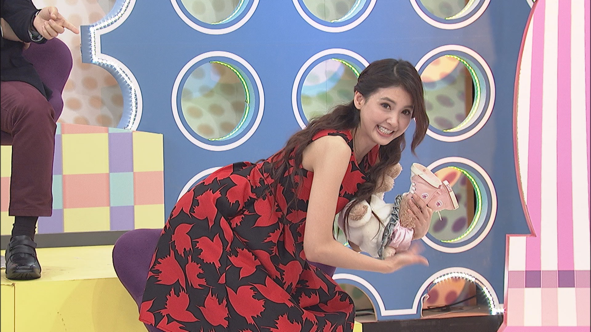 韋汝當年餵母奶，擠奶擠到得了板機指。（中天提供）