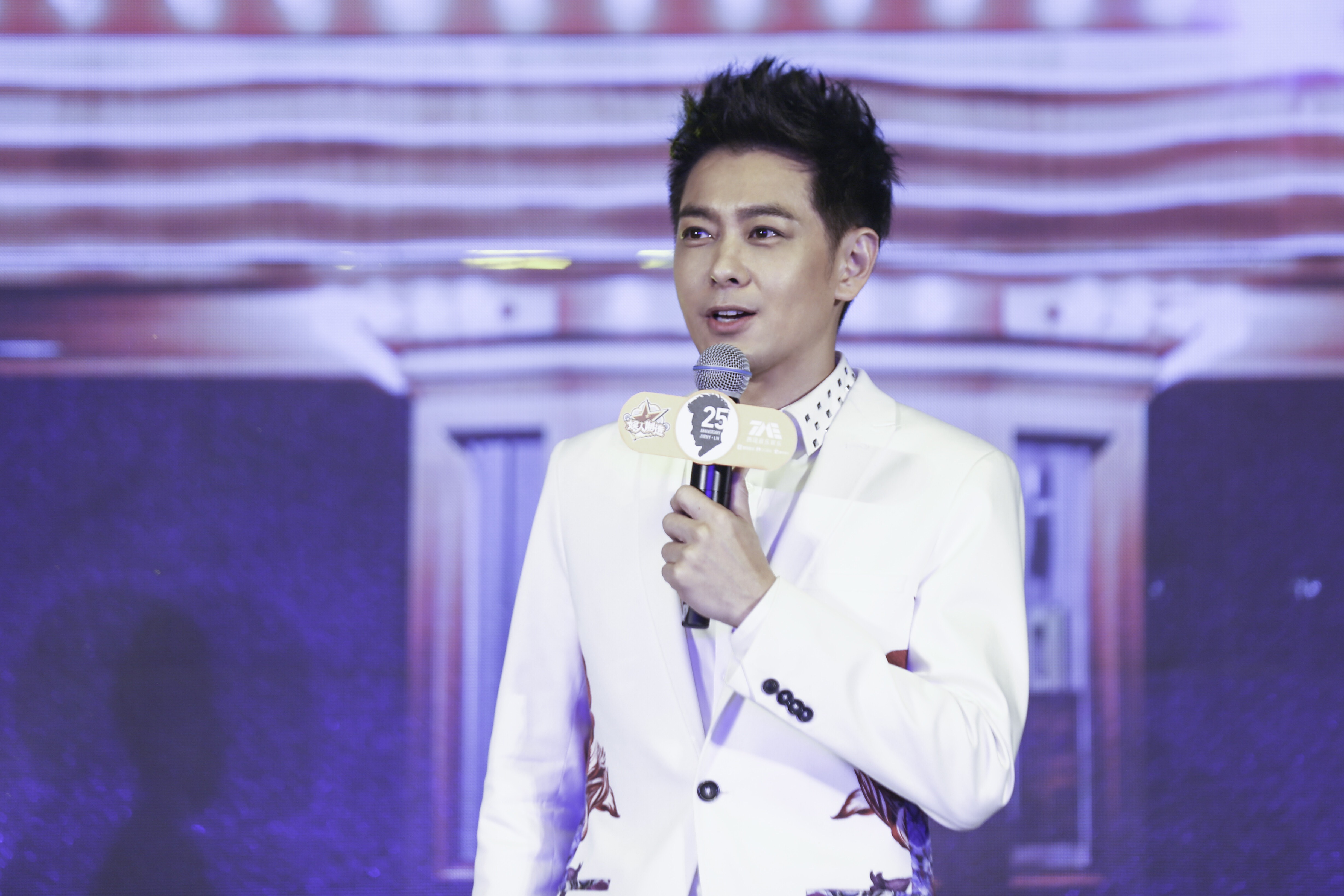 林志穎出道25週年，因長相凍齡被蔡依林吐槽是生化人。