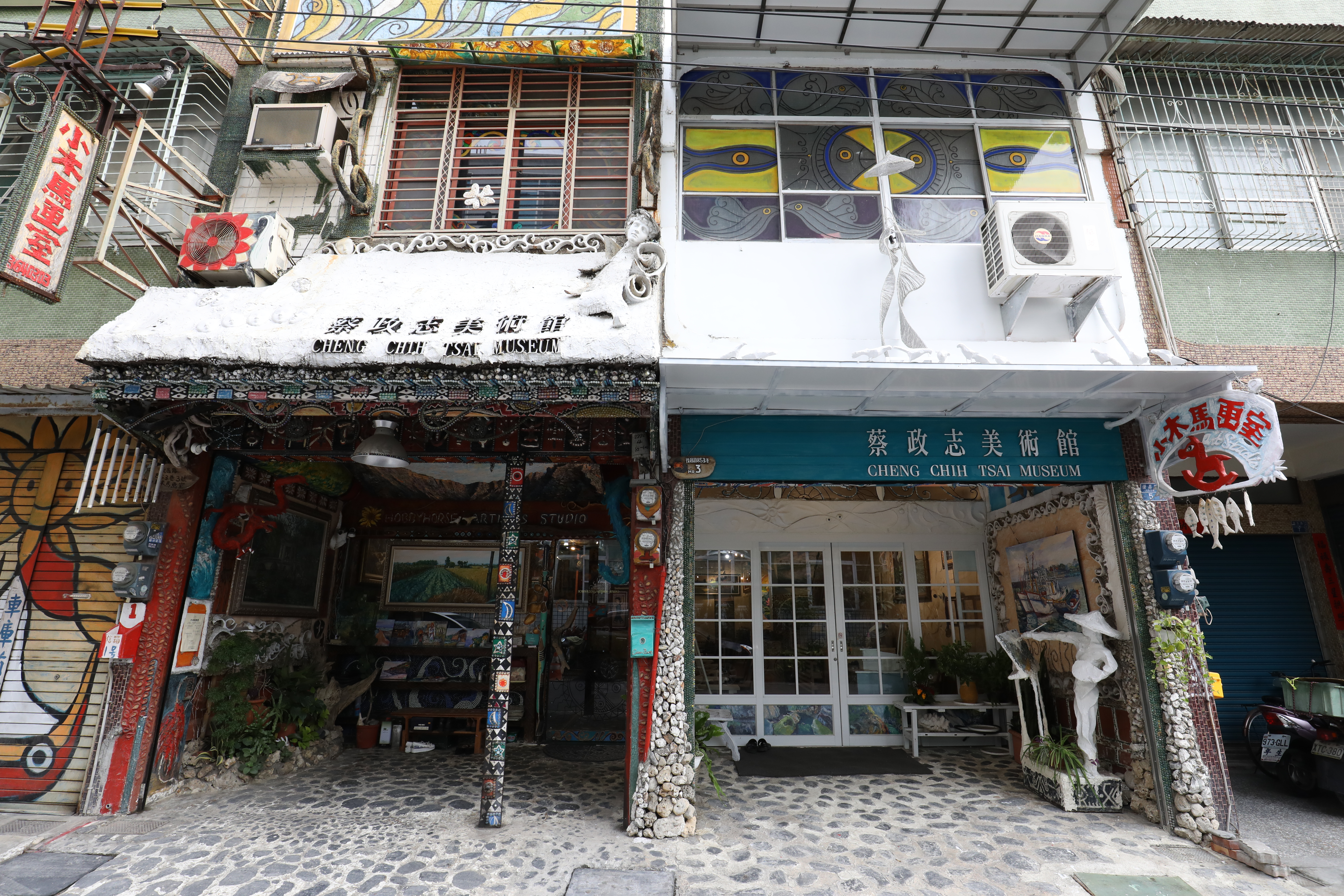「蔡政志美術館」躲在平凡的小巷透天厝。