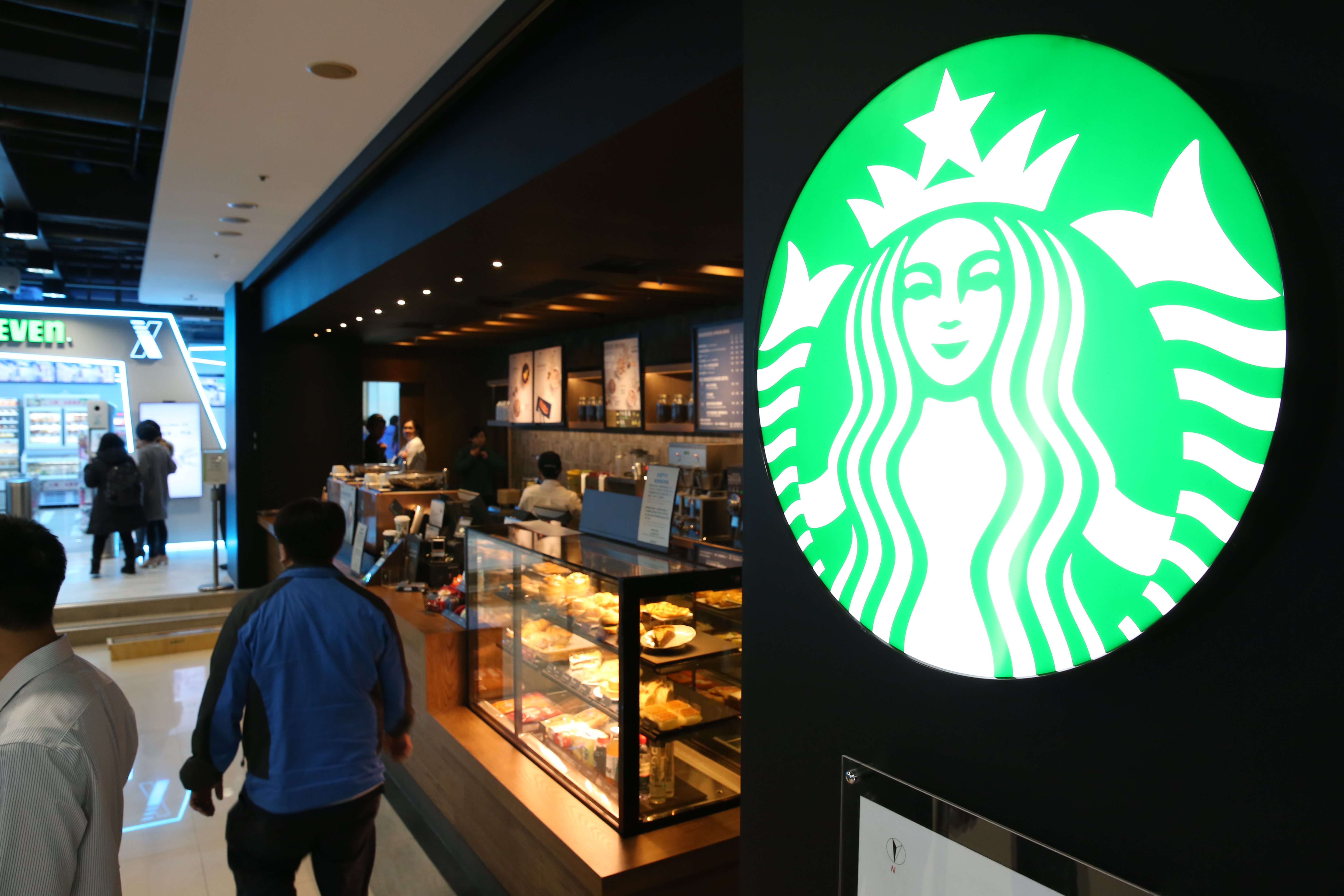 日前連鎖咖啡業者星巴克的烘焙商品價格悄悄漲價，平均漲幅6％。