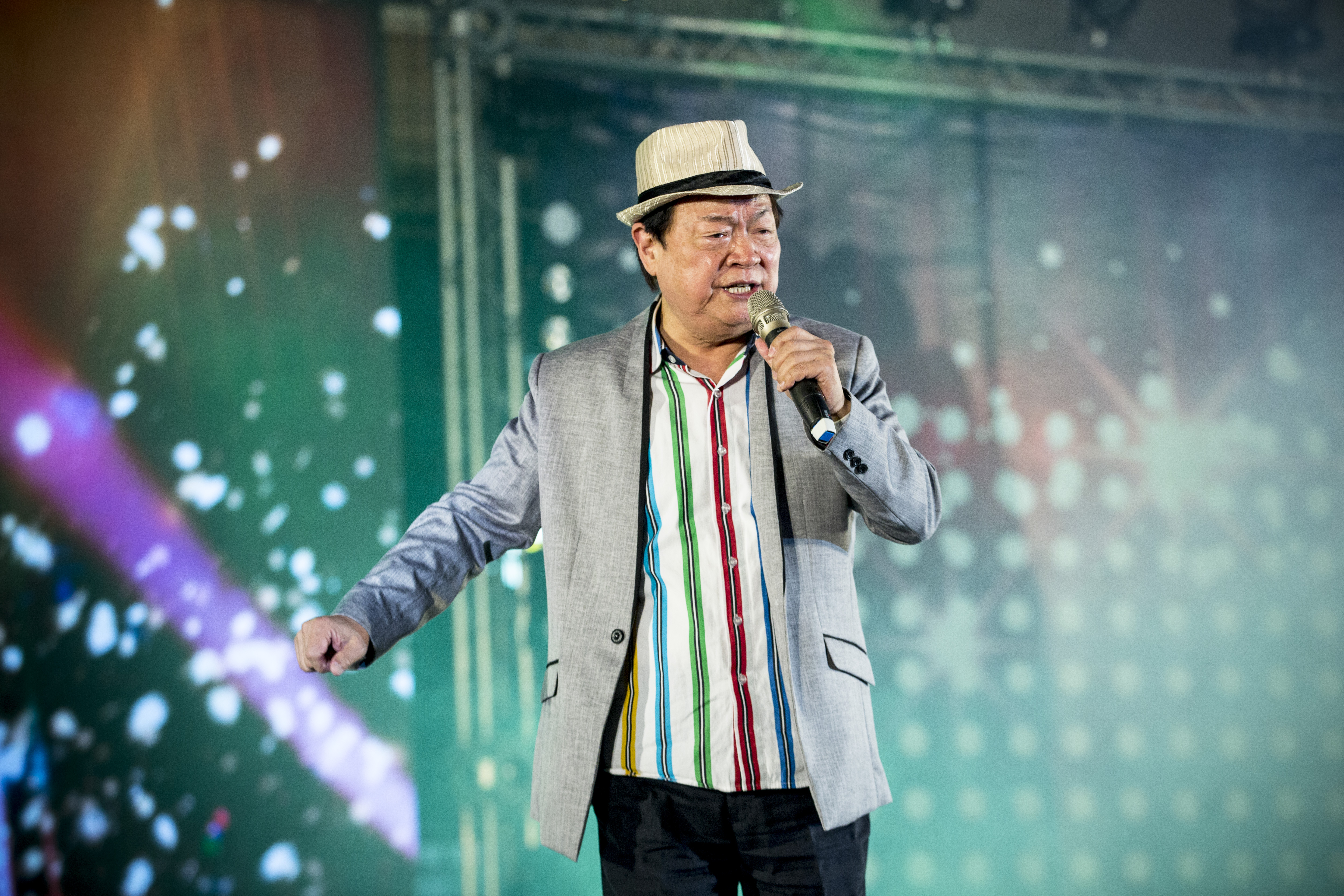 唱了大半輩子，劉福助還是喜歡唱歌，四處跑場，從野小孩變成老頑童。