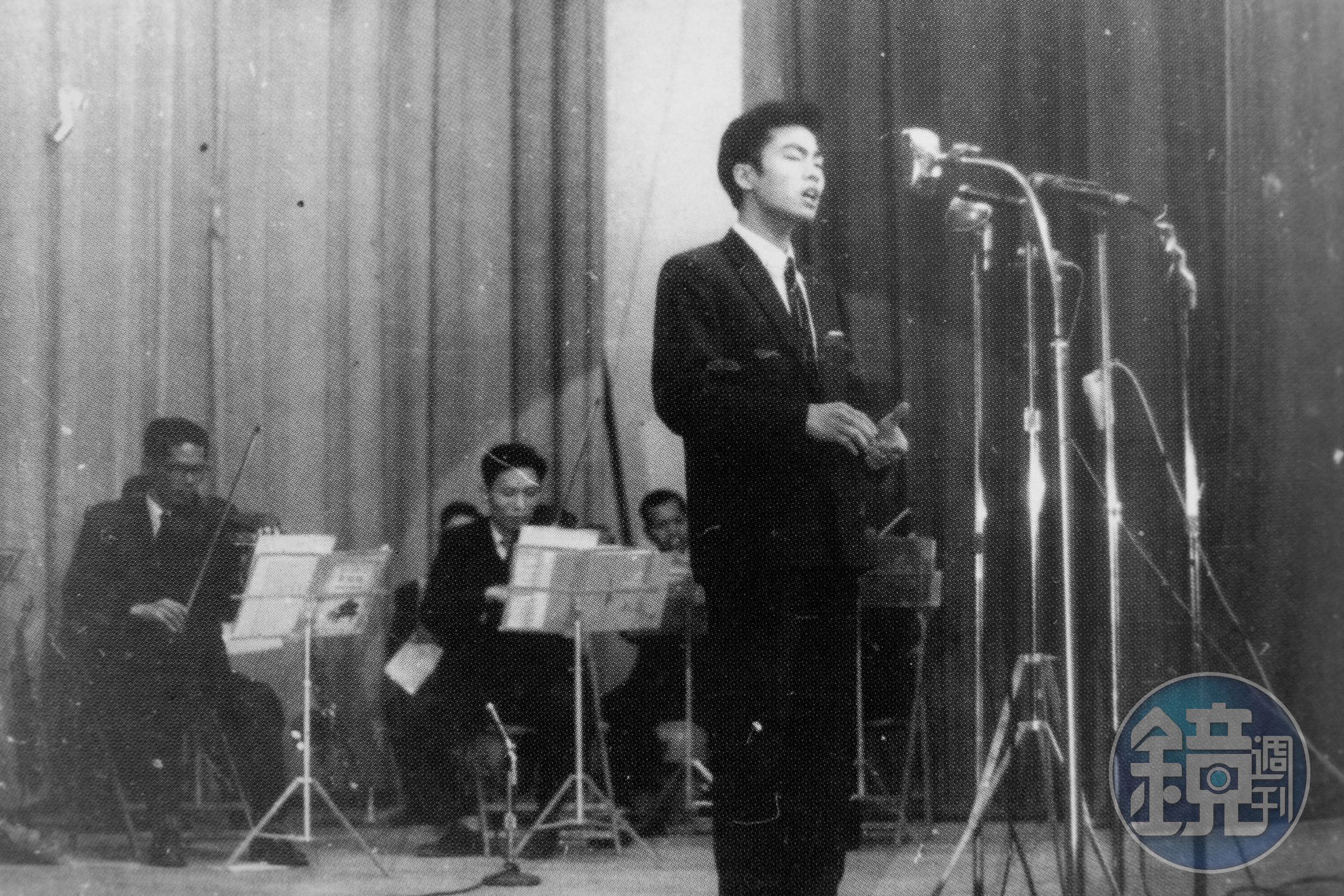 1964年，劉福助於國際學舍演出。（劉福助提供）