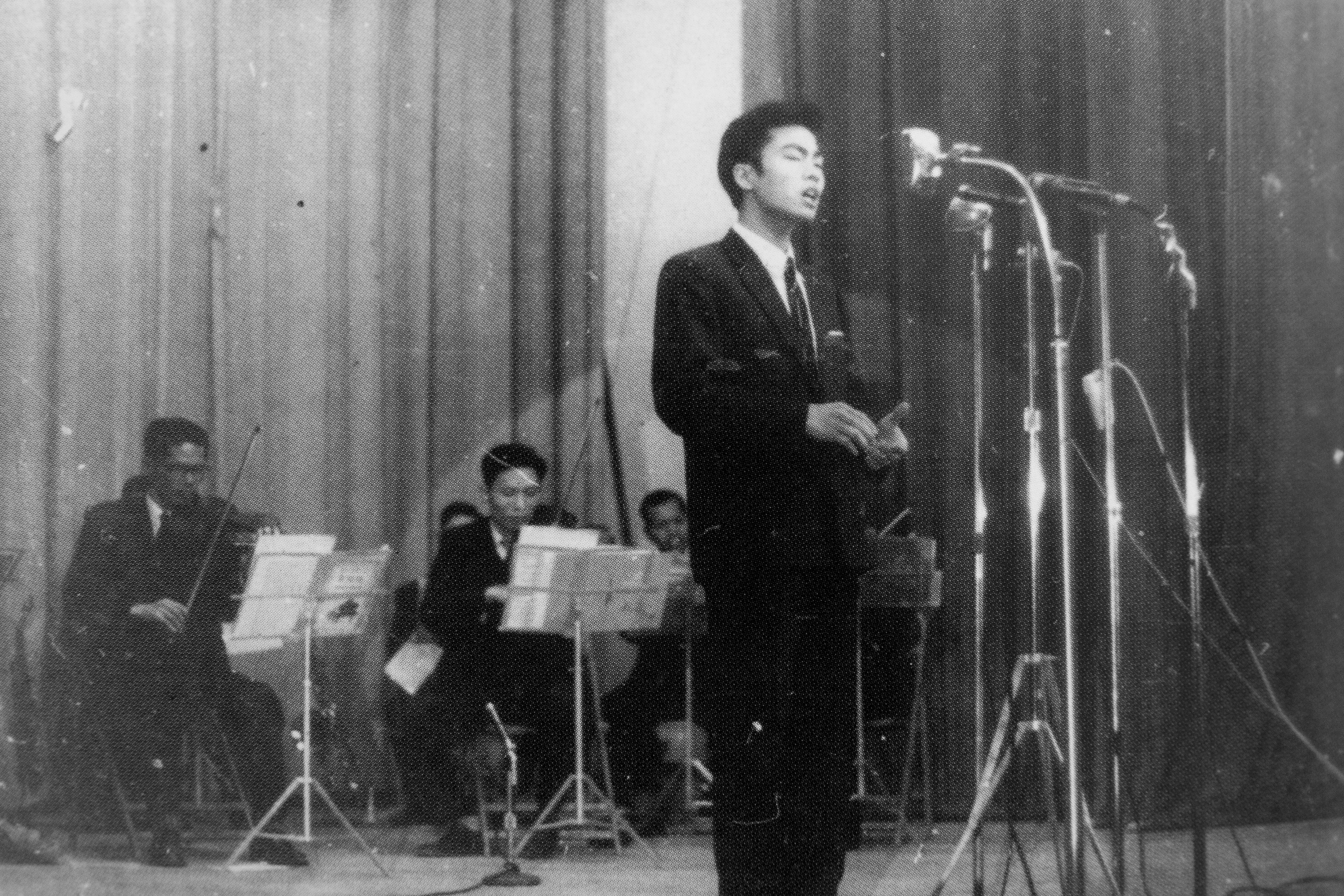 1964年，劉福助於國際學舍演出。（劉福助提供）