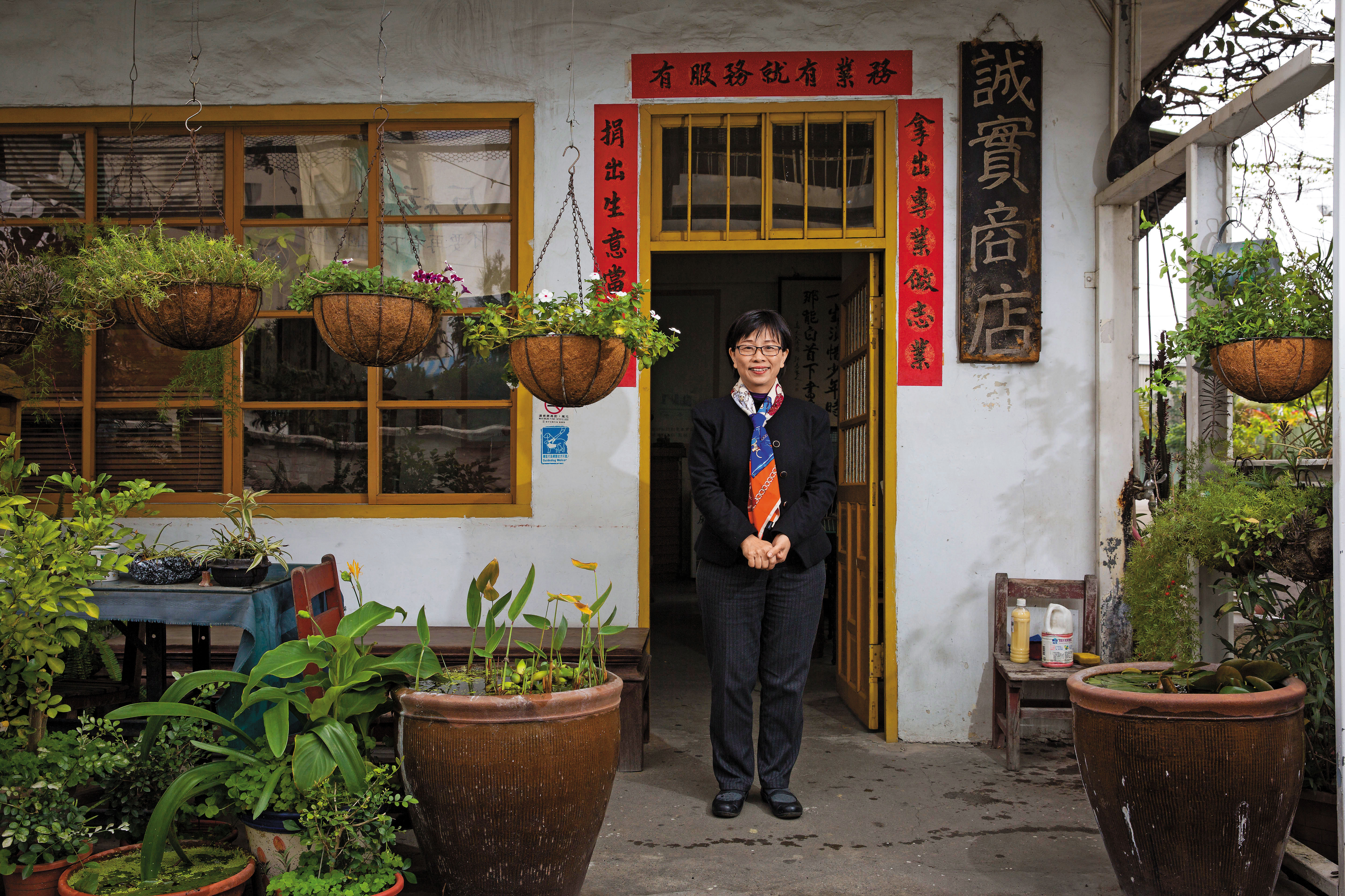 江鳳英總是強調，誠實商店沒有老闆、沒有店員，每個客人都可以是值班店員，進來幫忙看看店，看顧的也是一種精神。