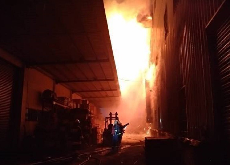 彰化大村今晨傳保麗龍工廠火警。（消防局提供）