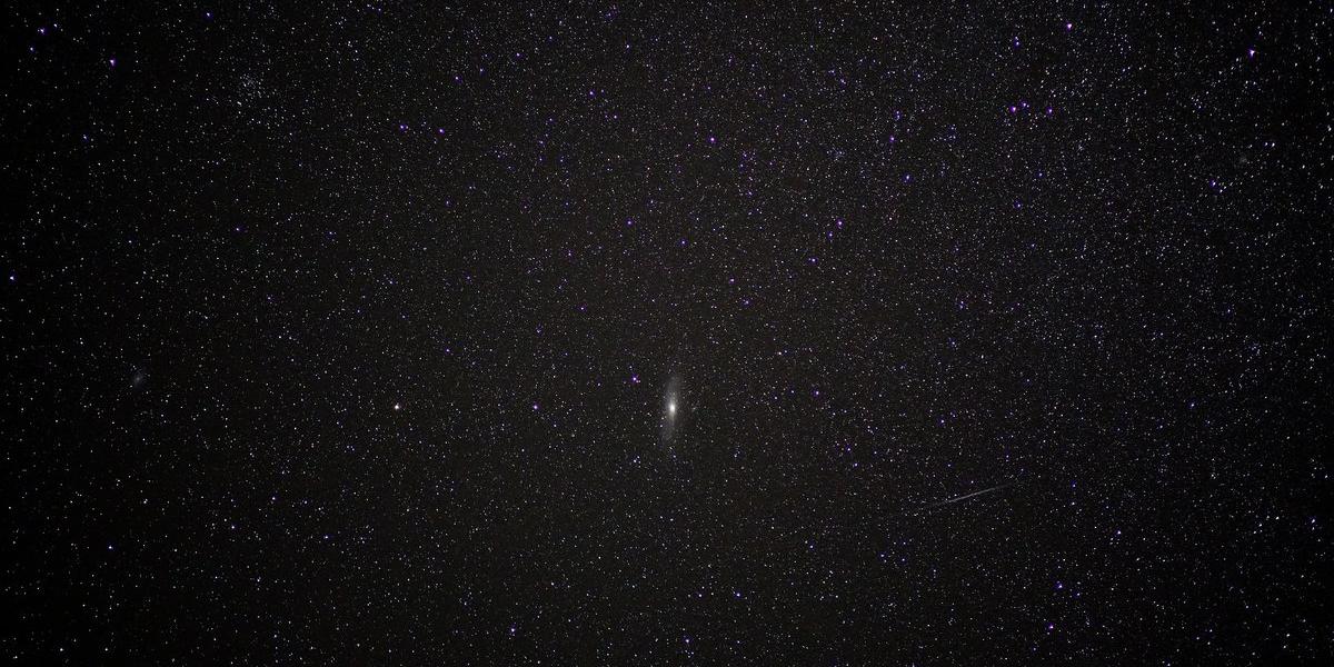 Victor Buso這位業餘天文愛好者在測試他的新相機時，拍到了一顆正在爆發的超新星SN 2016gkg。 