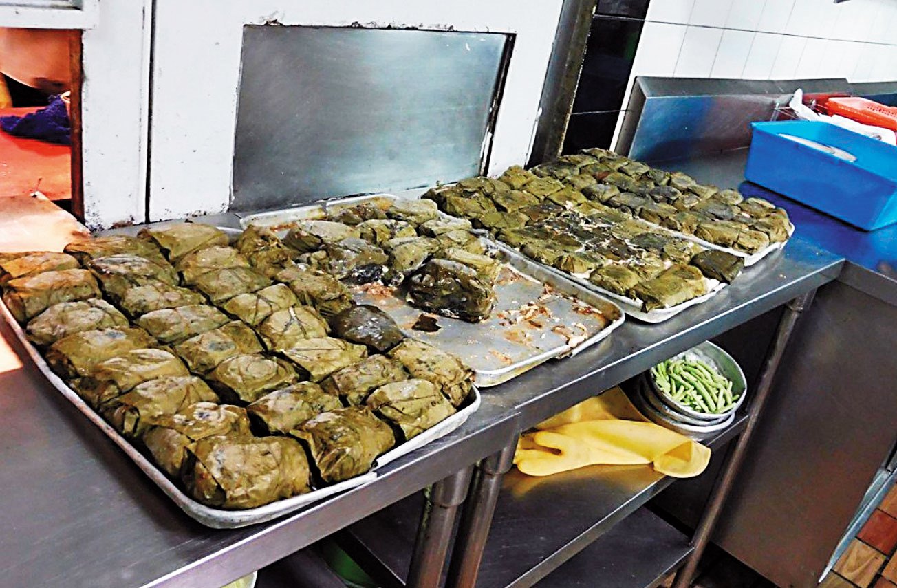 衛生局登門稽查，餐廳業者已將剩餘的有毒姑婆芋粉蒸排骨 （圖）全數銷毀。（衛生局提供）