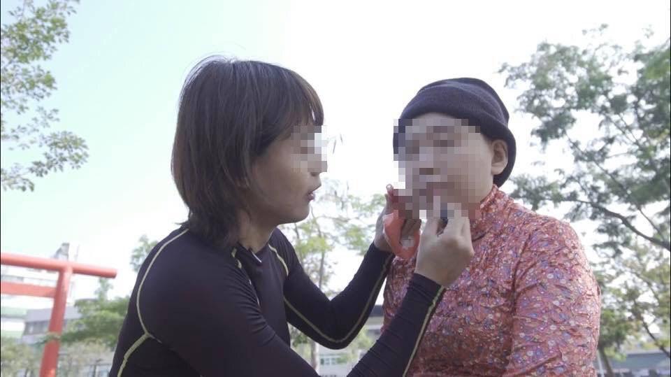 知名特技演員陳女其胞姊長期住在龍發堂,因爆發群聚感染而接回,沒想到卻讓她死於非命,家屬認為案情不單純,希望檢方能釐清案情。