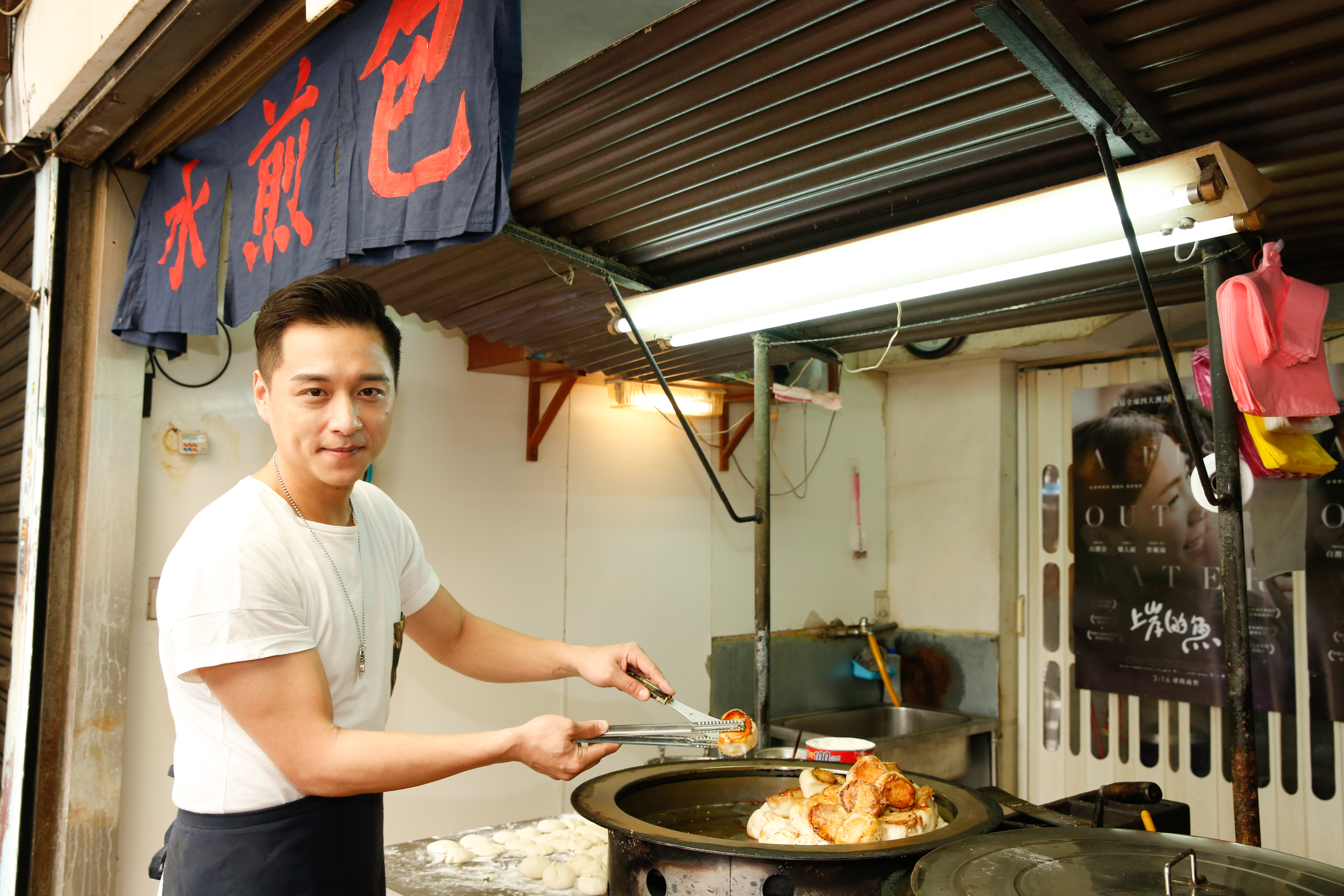 鄭人碩新片《上岸的魚》形象大翻轉，從血氣方剛的慶哥搖身變成溫暖正向的愛家男人。