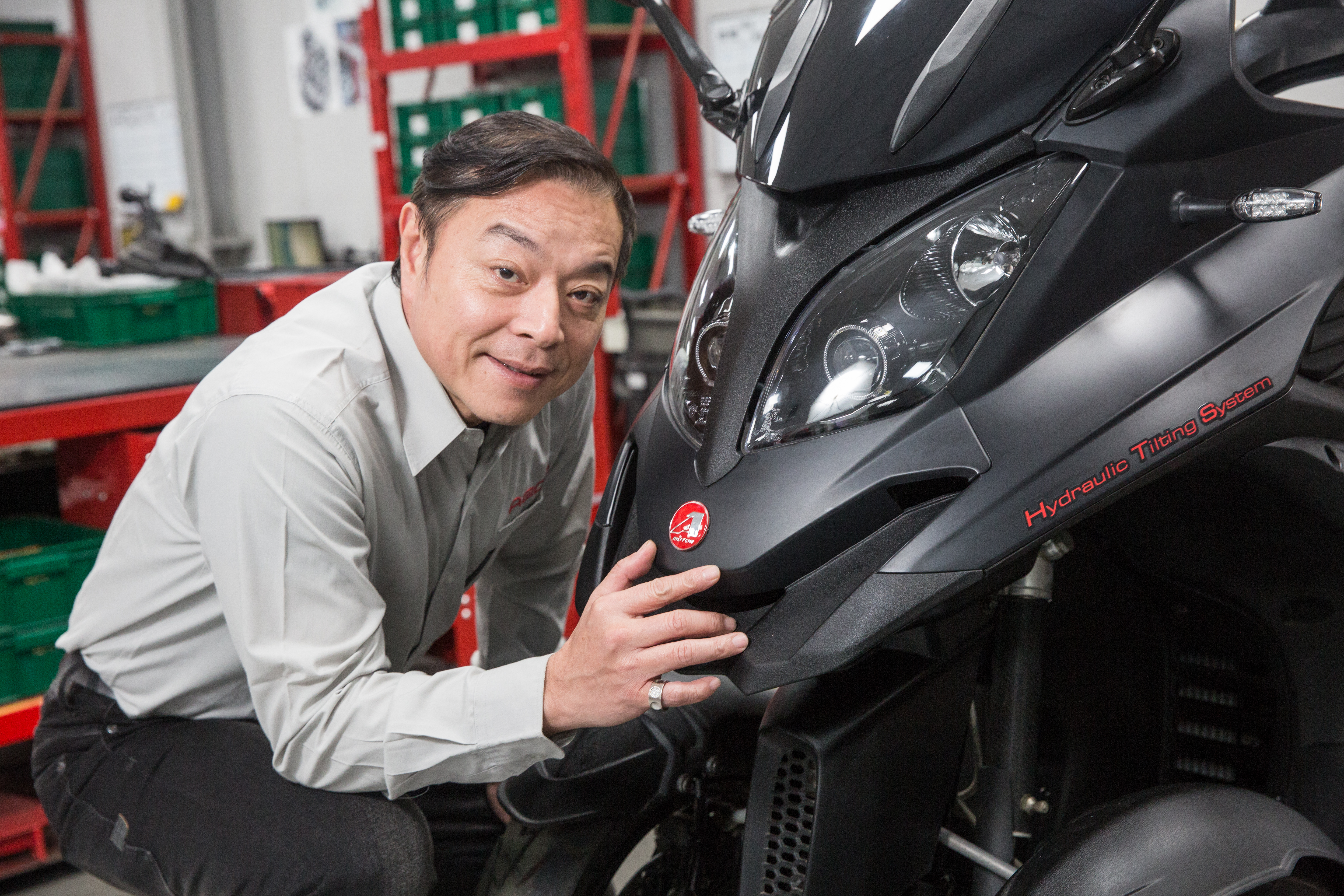 宏佳騰董事長鍾杰霖早年以外銷歐美沙灘車站穩市場，2011年才在台灣推出第一款機車，銷量在全台排名第六，去年營收24億元。