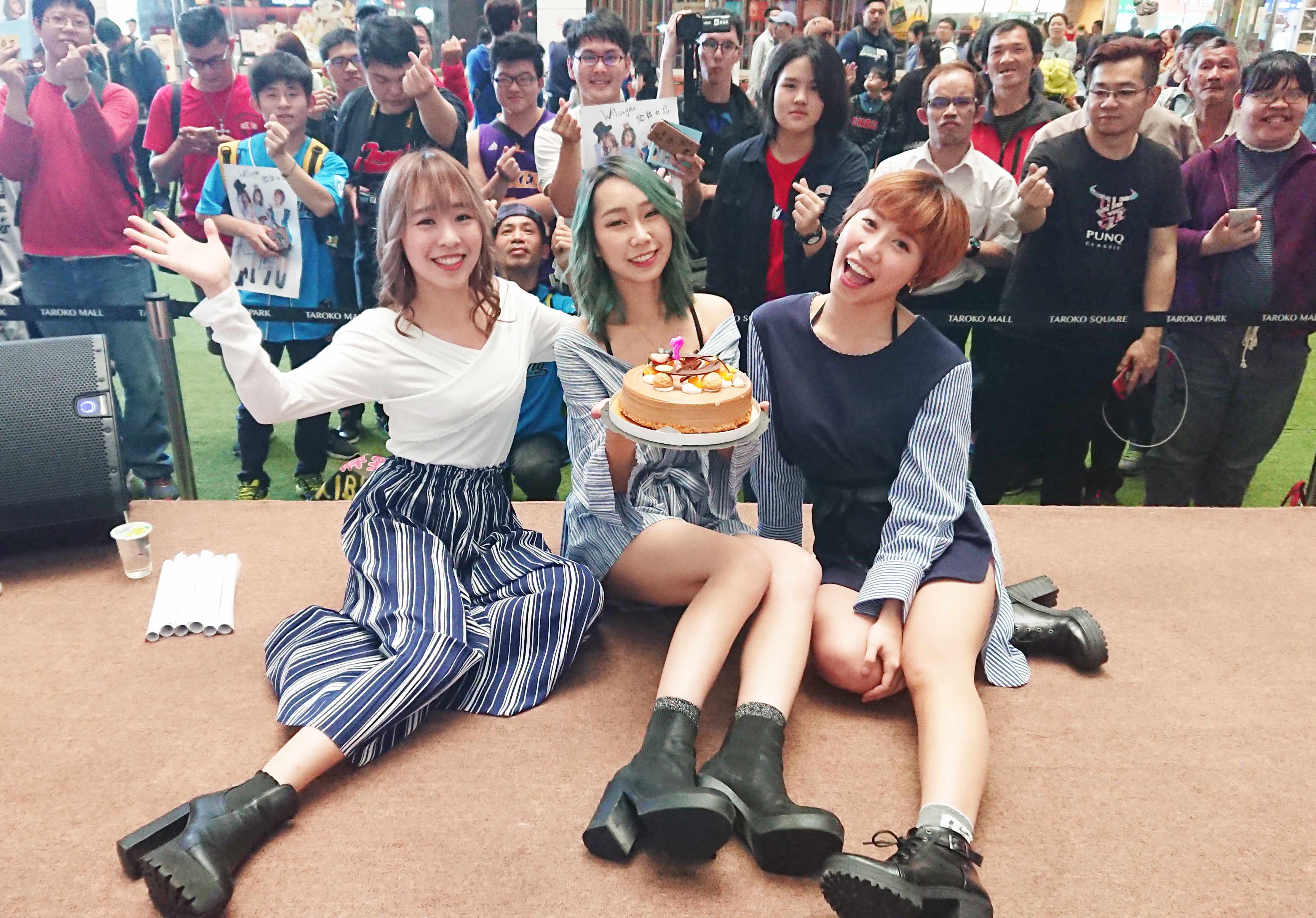 活動中忽然端出生日蛋糕慶生，幫愛波慶生，讓她相當驚喜！（絕頂創意提供）