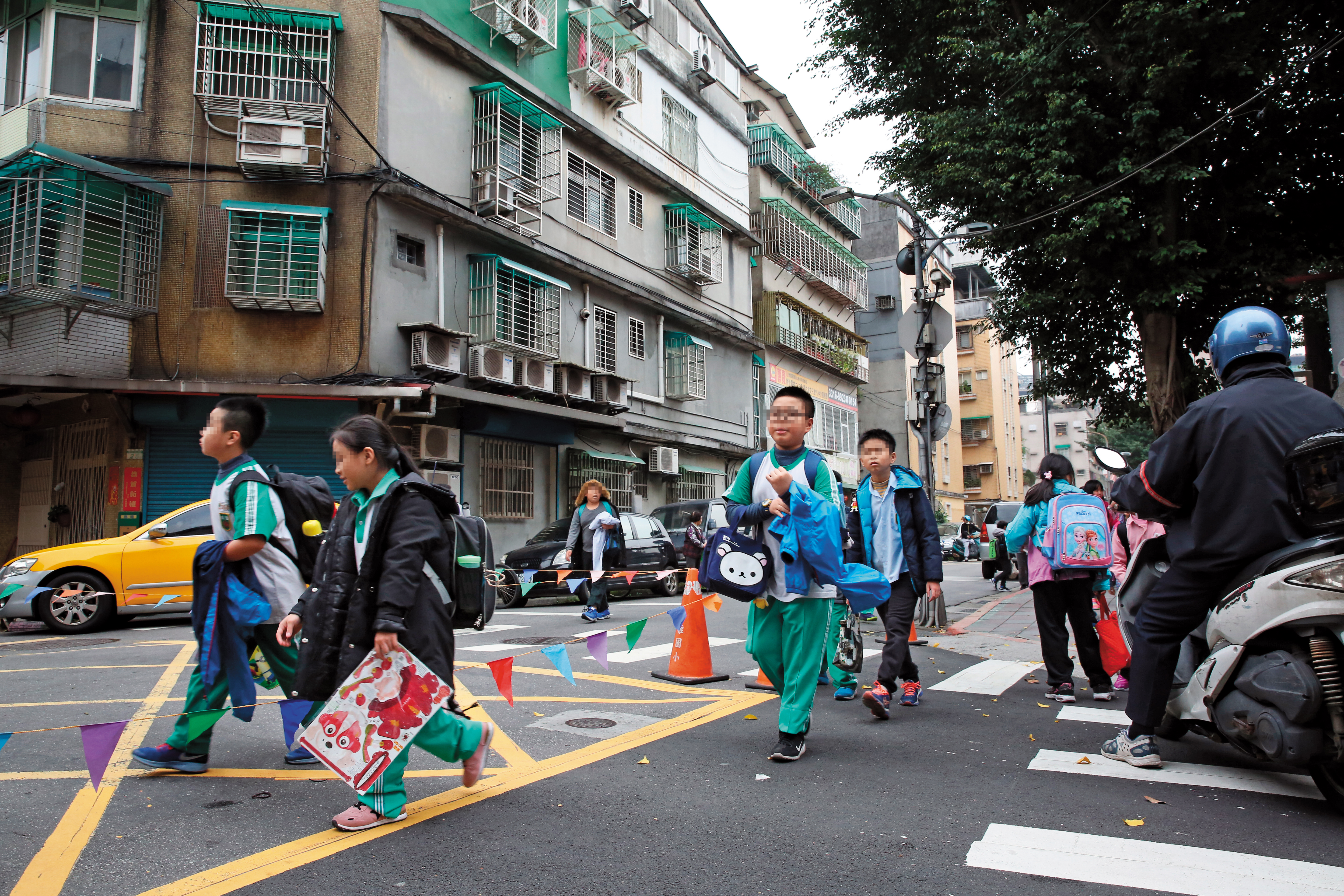 除了細看屋況以外，周邊的生活機能也別忽視，例如學校、市場等，先為第一印象打分數。